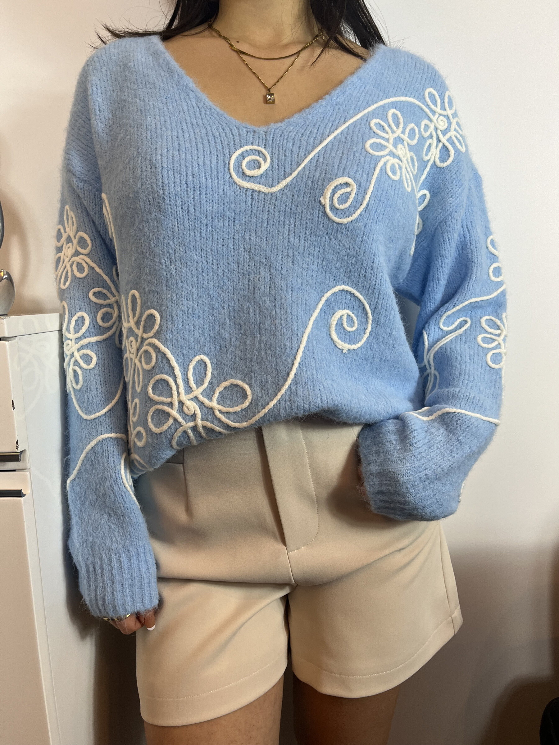 Wholesaler Graciela Paris - V -neck sweater with floral embroidery