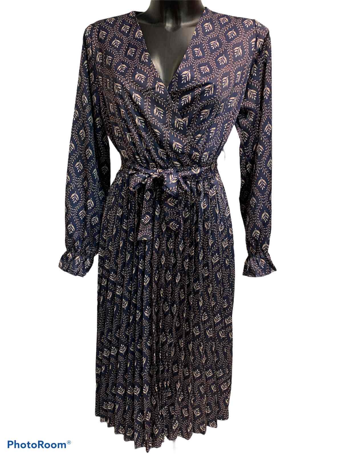 Grossiste Graciela Paris - Robe mi-longue plissée en satin imprimé