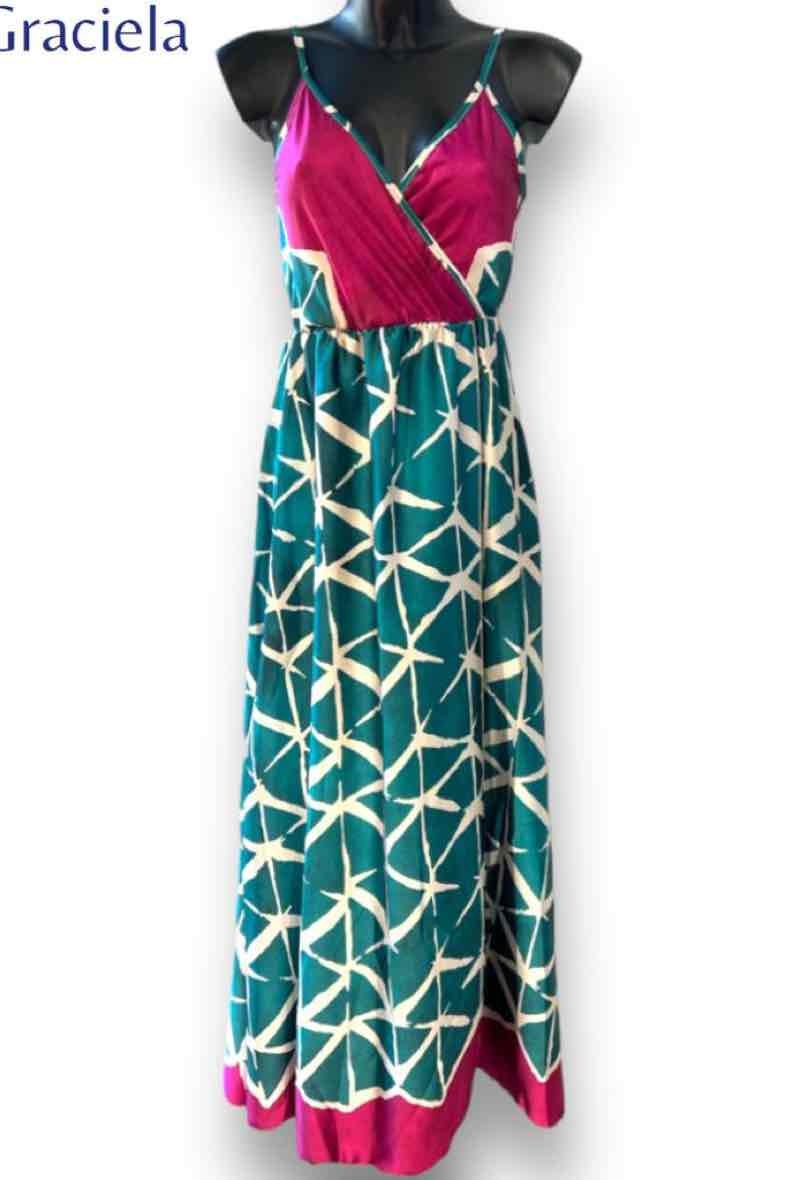 Mayorista Graciela Paris - Vestido largo con tirantes de satén estampado. abertura delantera