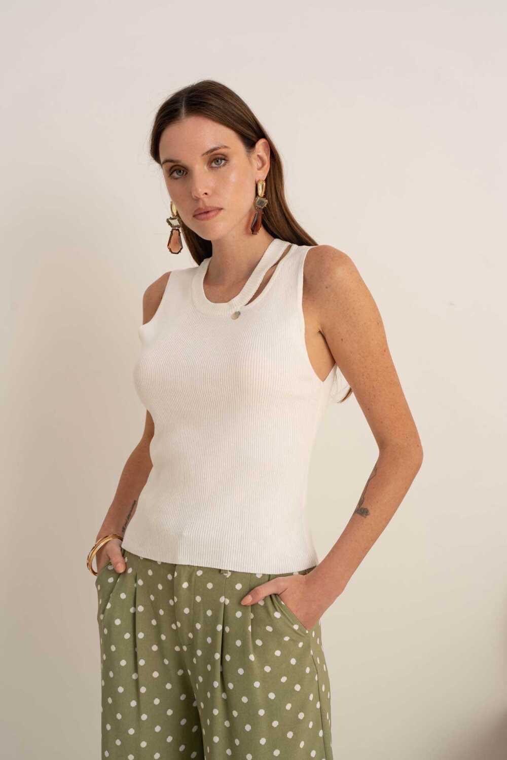 Mayorista Graciela Paris - Top V -neck con detalles dorados