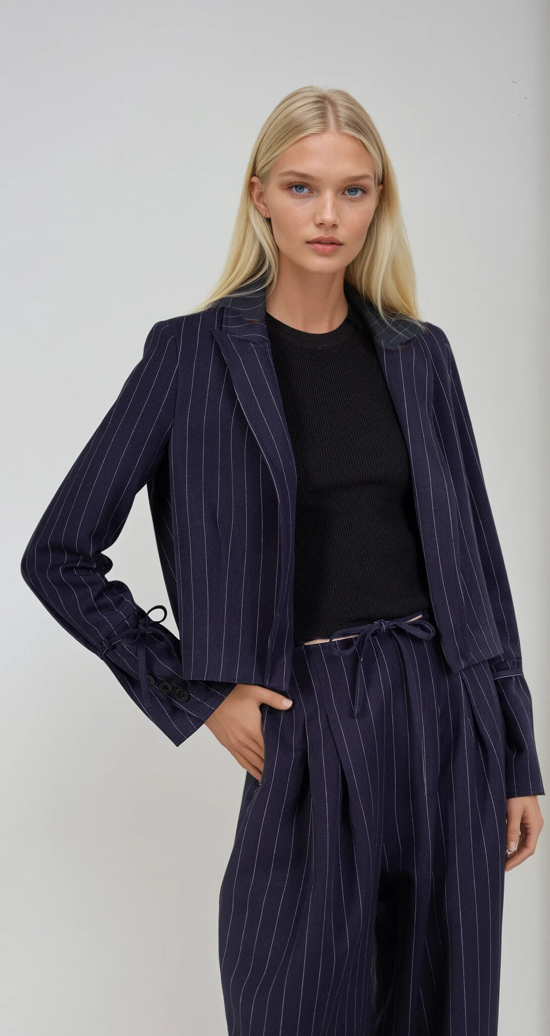 Grossista GUAS Collection - Completo blazer e pantaloni a righe