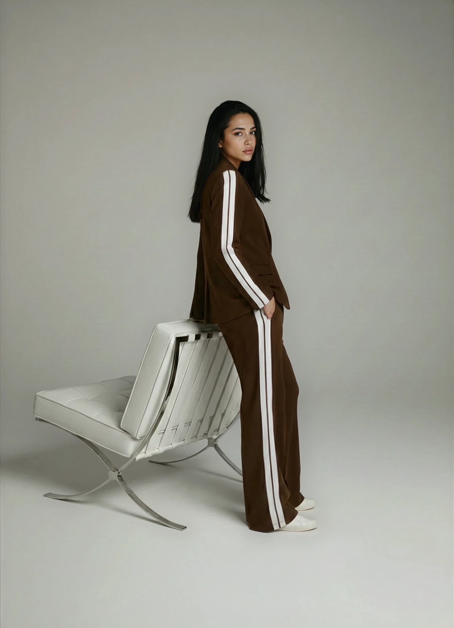 Mayorista GUAS Collection - Conjunto de blazer y pantalón con rayas blancas
