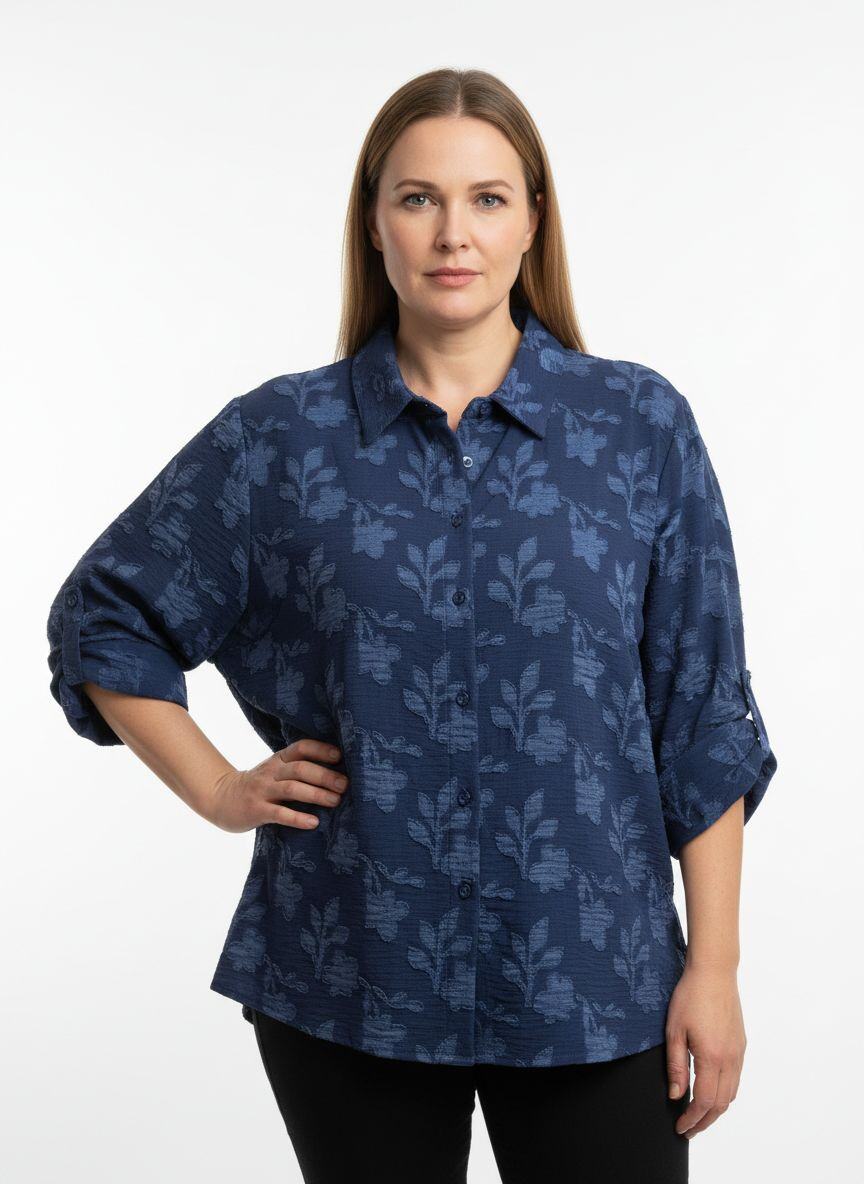 Chemise femme grande taille motif feuille – Pack de 4 pièces
Élégance texturée, confort étudié, qualité durable.
Cette chemise grande taille avec motif feuille en relief est pensée pour les femmes qui recherchent une pièce raffinée, pratique et adaptée à leur morphologie.
Proposée en pack de 4 tailles.
* Motif feuille en relief : chic et discret, il apporte une touche de sophistication naturelle.
* Coupe confortable et valorisante : spécialement conçue pour les grandes tailles, elle assure aisance et élégance.
* Finitions soignées : col classique, manches longues ajustables, poches poitrine à rabat.
* Pack multi-tailles : 4 pièces incluses – tailles 46, 48, 50 et 52.