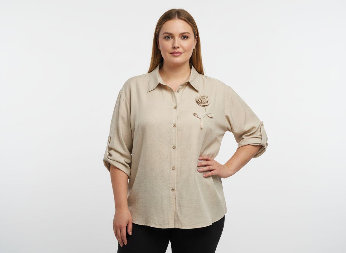 Élégance et confort au quotidien !
Craquez pour ce superbe chemisier grande taille, vendu en pack de 4 pièces aux tailles assorties (46/48/50/52) – idéal pour varier les styles ou partager avec vos proches. Son design raffiné avec fleur en tissu sur la poitrine apporte une touche féminine et originale, tandis que sa coupe fluide et ses manches trois-quarts à patte boutonnée assurent un confort optimal. Parfait pour toutes les occasions : bureau, sorties ou moments détente. Un indispensable du dressing grande taille.