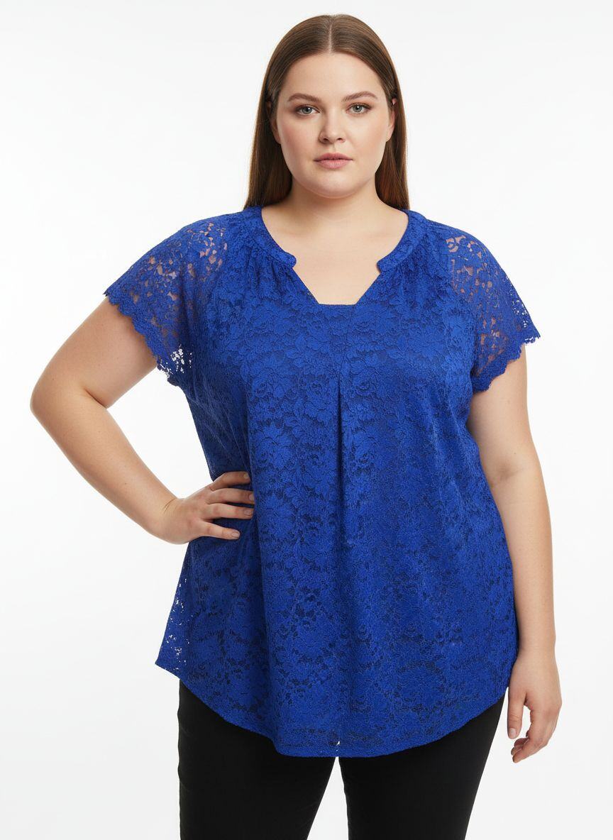 Blouse Dentelle Blanche Grande Taille – Élégance Intemporelle
Référence : BLO-DENT-GT
Tailles disponibles : 46 / 48 / 50 / 52
Longueur : standard – coupe fluide
Description
Sublimez votre silhouette avec cette blouse en dentelle, pensée pour les femmes qui aiment allier raffinement et confort. Son motif floral délicat et son col en V discret apportent une touche de féminité à toutes vos tenues. Confectionnée dans une matière légère et respirante, elle est idéale pour les journées ensoleillées ou les occasions spéciales.
Sa coupe ample et ses manches courtes permettent une grande liberté de mouvement tout en mettant en valeur les courbes. À porter avec un pantalon blanc pour un look chic monochrome, ou avec un jean pour une allure plus décontractée.
Points forts
* 🌸 Dentelle florale élégante
* 👚 Col en V subtil et féminin
* 🧵 Finitions soignées et confort optimal
* 📐 Tailles incluses : 46 à 52 PACK de 4 pcs
* 🎯 Parfaite pour les grandes tailles
* Entretien : Lavage délicat à 30°C, séchage à l’air libre