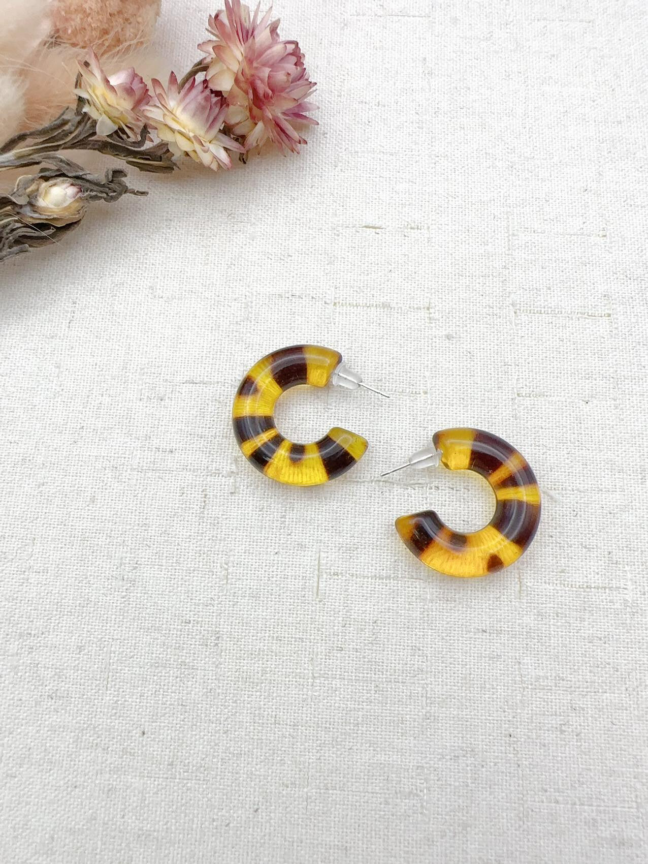 Wholesaler H&T Bijoux - Leopard acrylic earrings