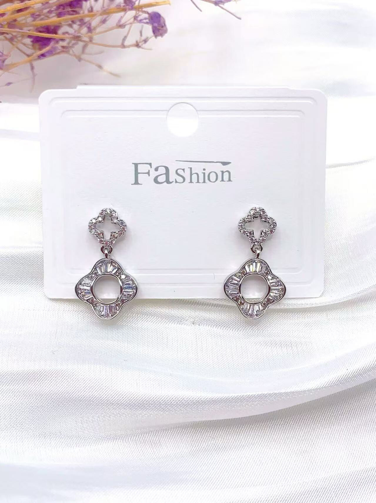 Mayorista H&T Bijoux - Pendientes de cobre y circones.