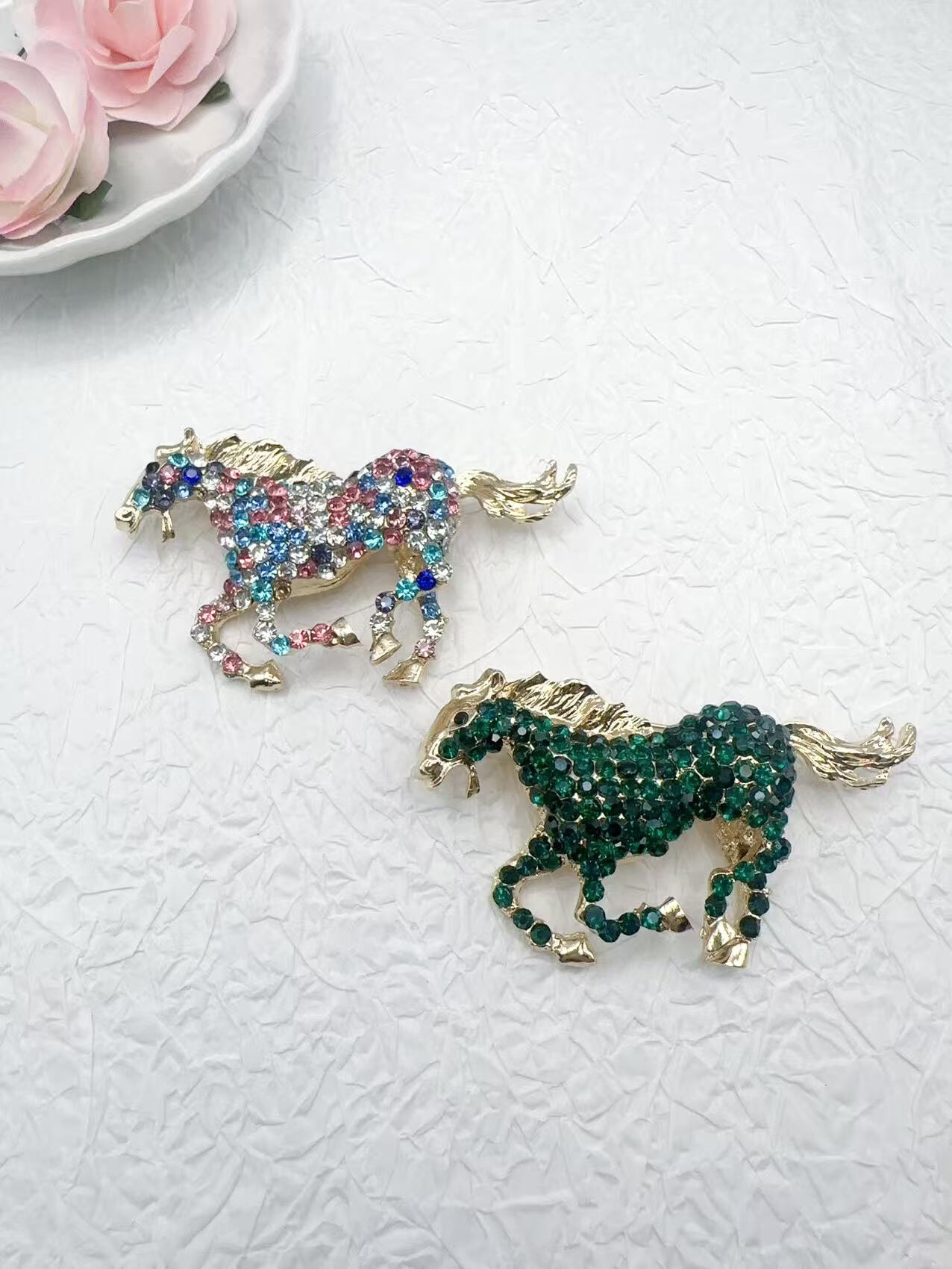 Grossiste H&T Bijoux - Broche fantaisie.