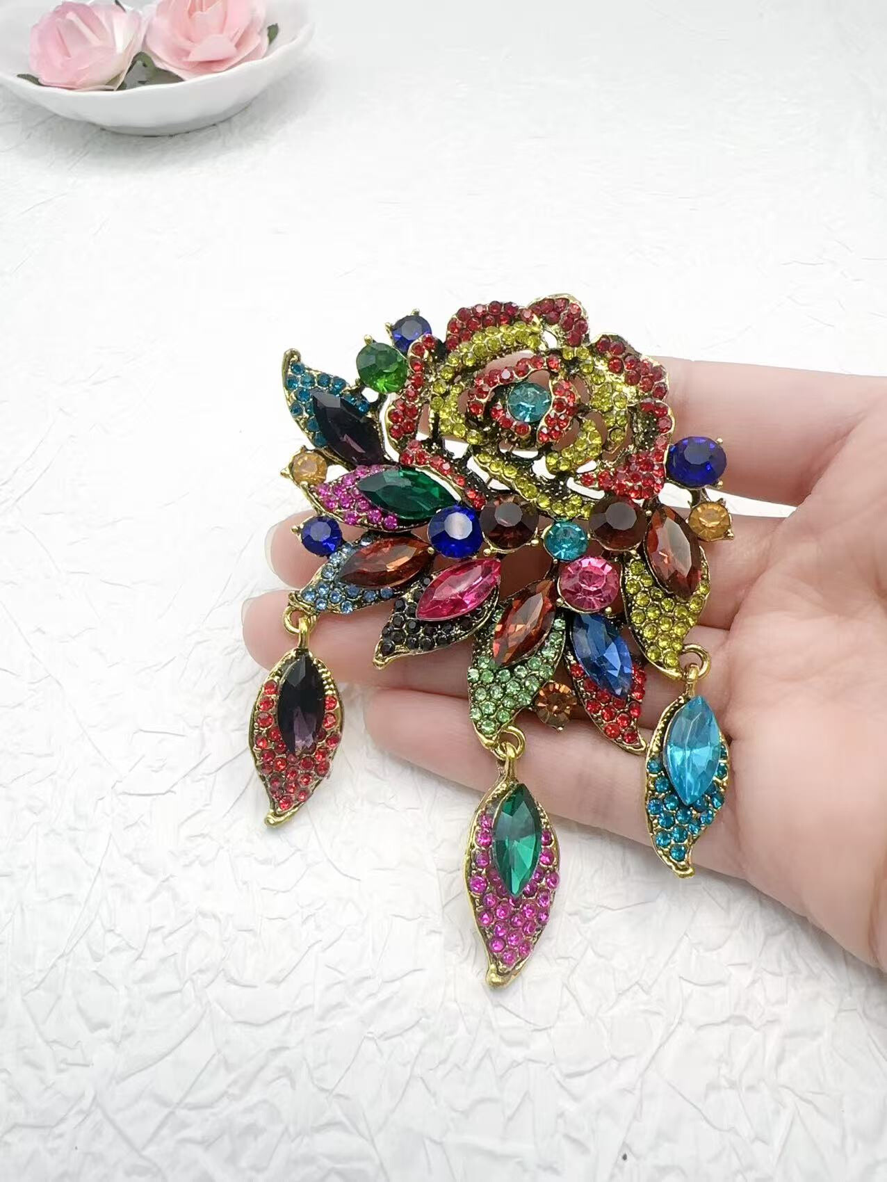 Grossiste H&T Bijoux - Broche fantaisie.