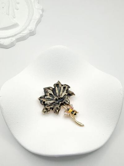 Grossiste H&T Bijoux - Broche en fantaisie Grossiste H&T Bijoux - Broche en fantaisie