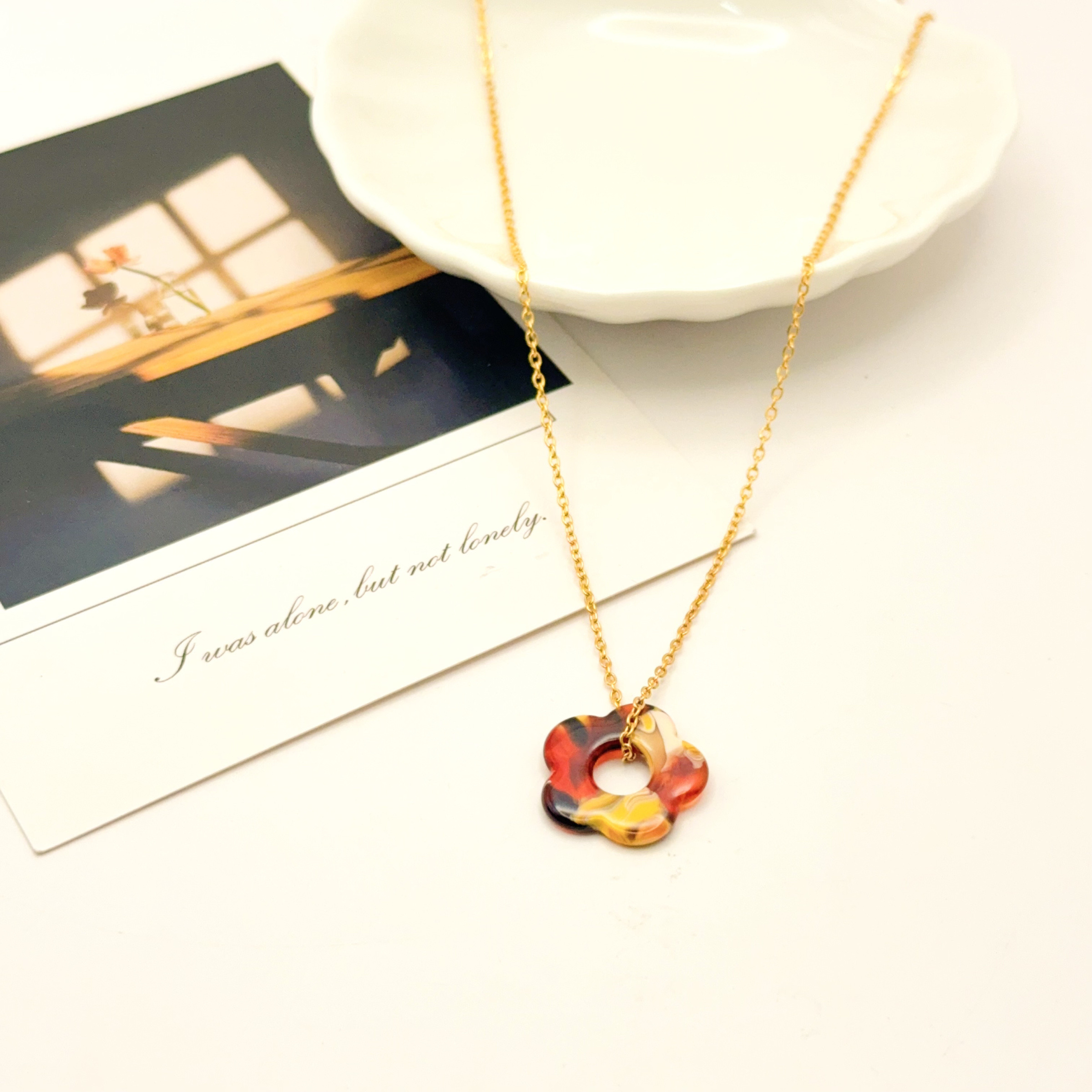 Grossiste H&T Bijoux - Collier pampille fleur en résine
