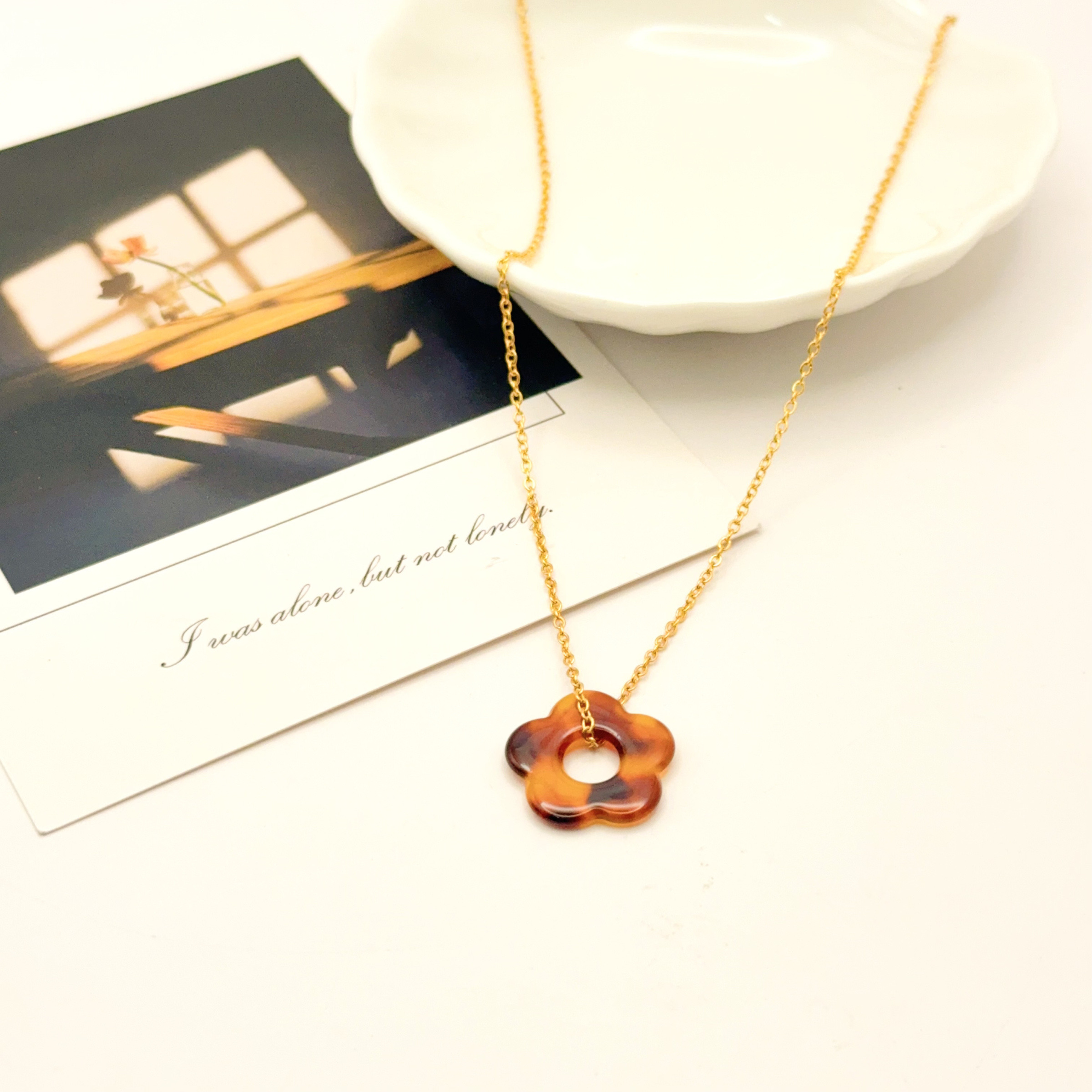 Grossiste H&T Bijoux - Collier pampille fleur en résine