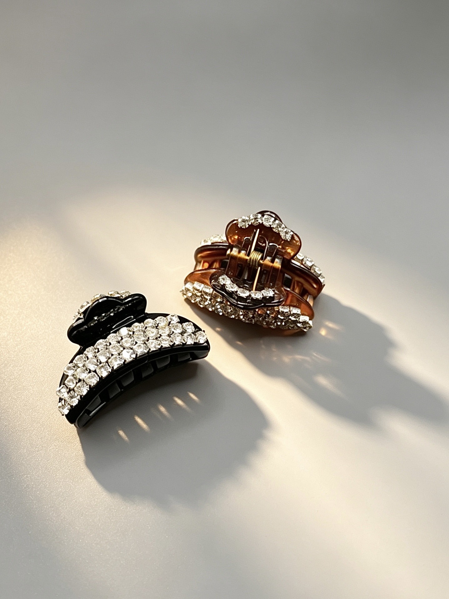 Wholesaler HANA BIJOUX - Hair clip with rhinestones 3cm