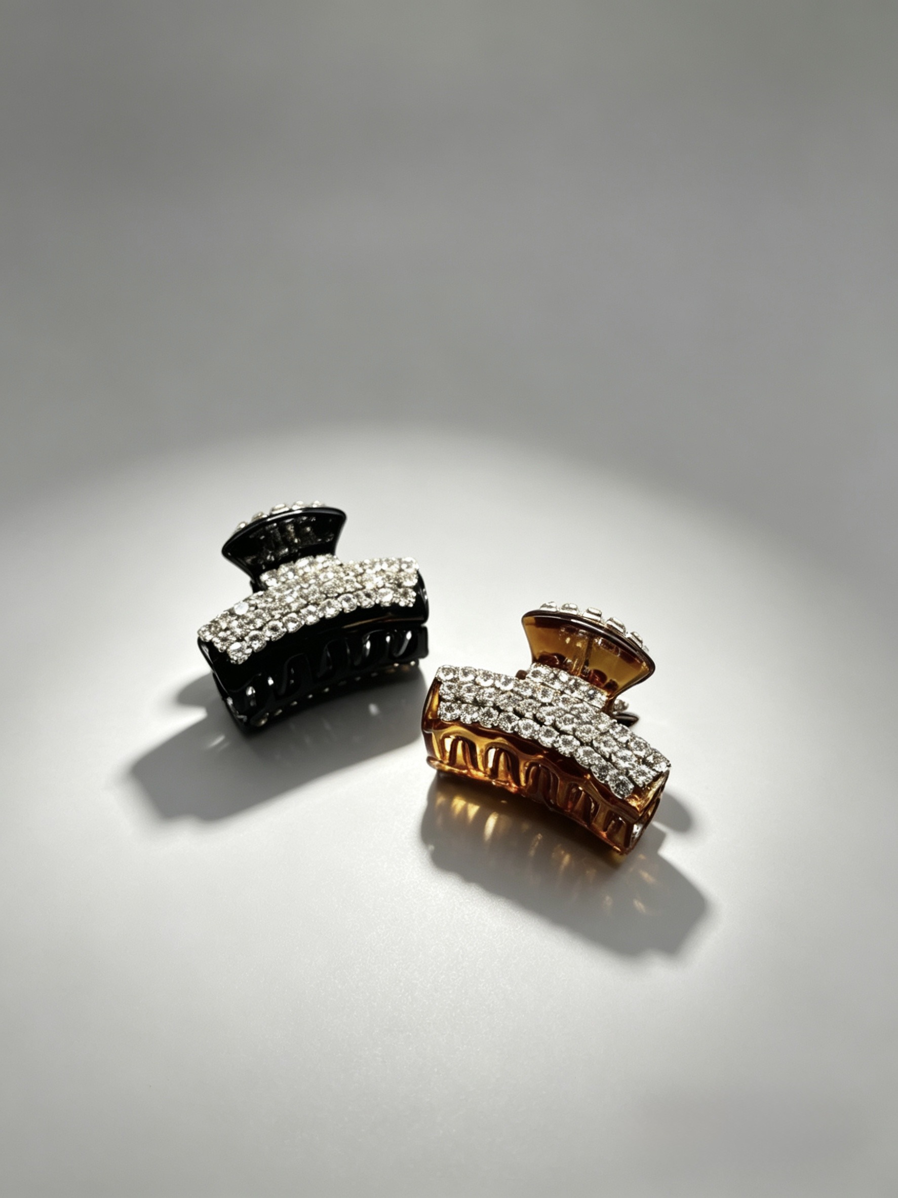 Wholesaler HANA BIJOUX - Hair clip with rhinestones 3cm