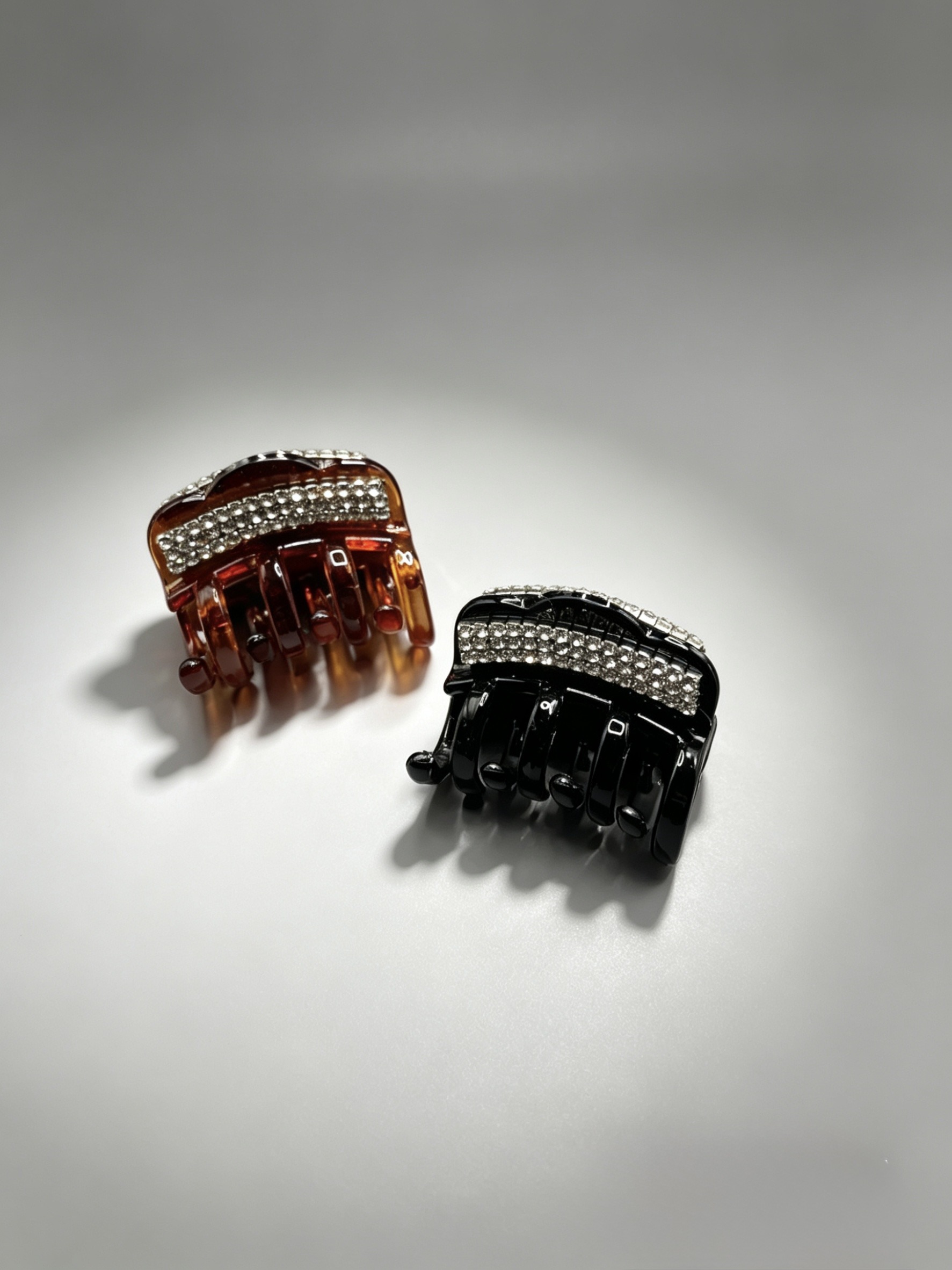 Wholesaler HANA BIJOUX - Hair clip with rhinestones 4cm