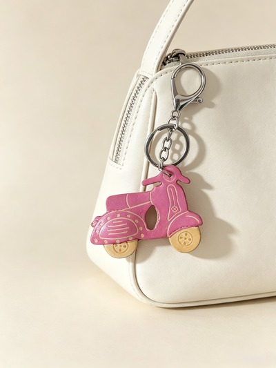 Wholesaler HANA BIJOUX - Leather keychain - motorcycle Wholesaler HANA BIJOUX - Leather keychain - motorcycle