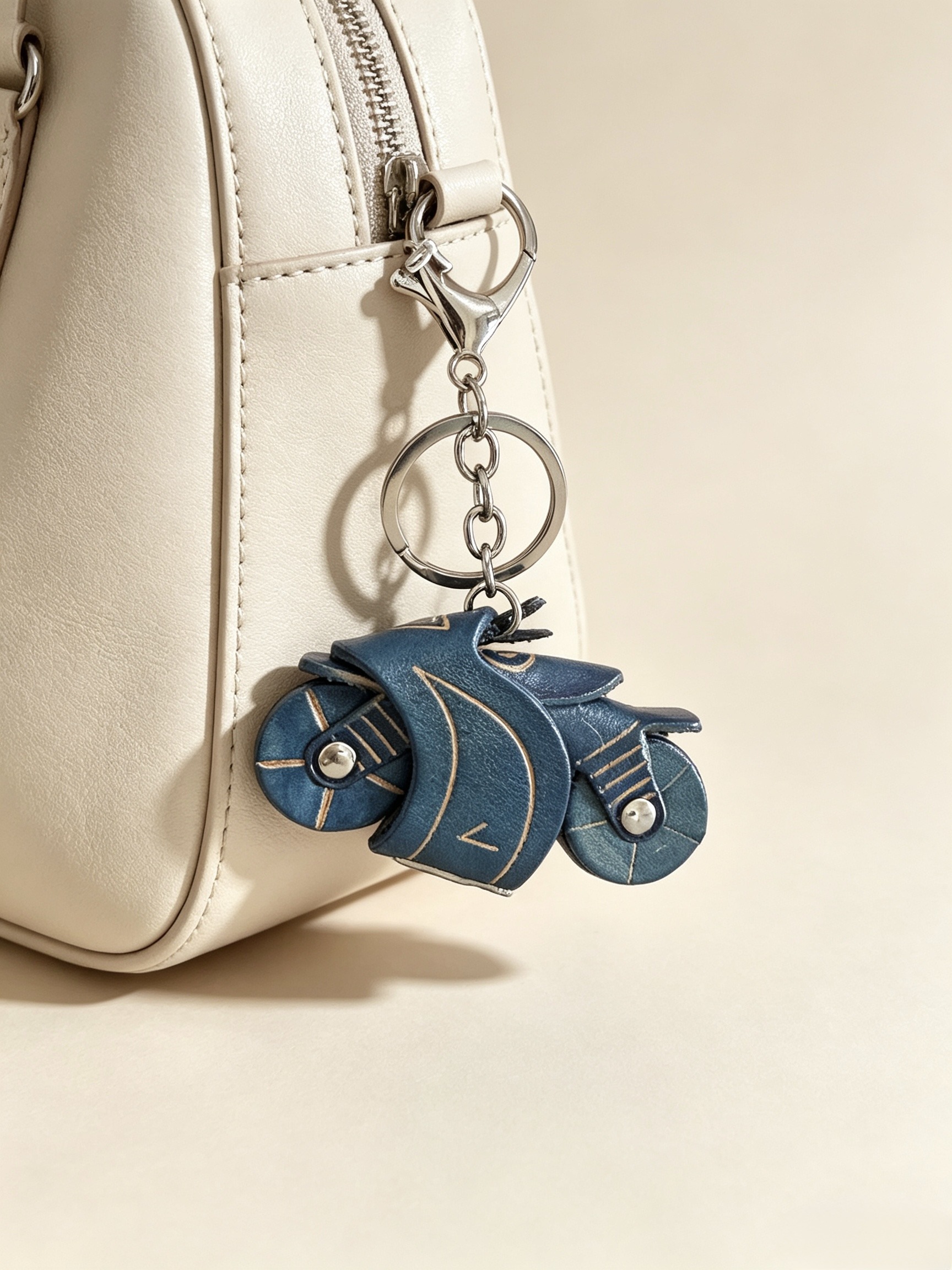 Grossista HANA BIJOUX - Portachiavi in pelle - moto