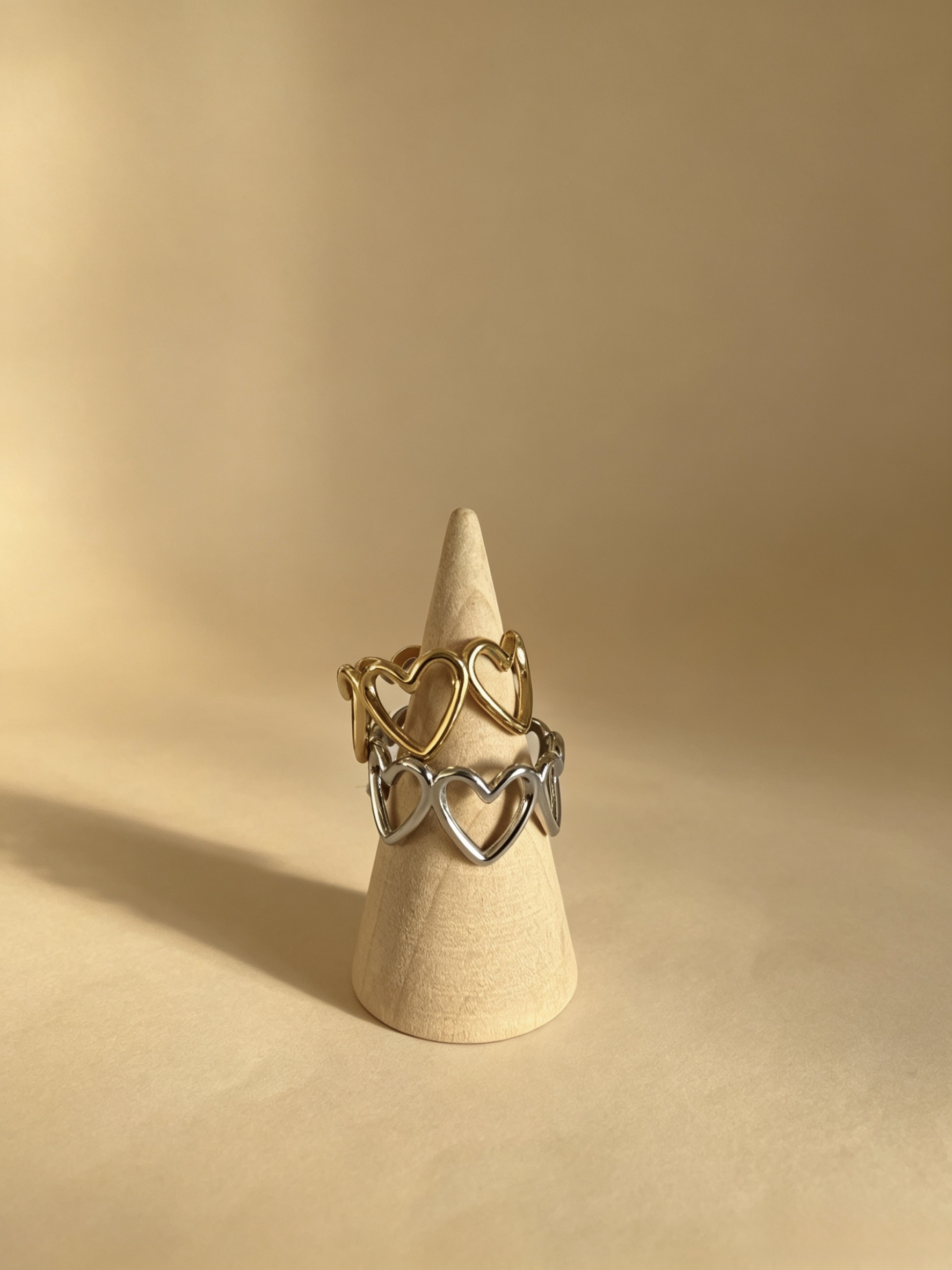 Wholesaler HANA BIJOUX - Pierced band rings with heart pattern