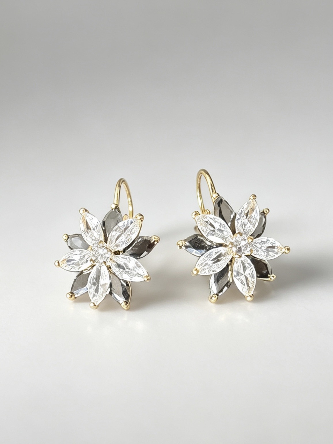 Mayorista HANA BIJOUX - Pendientes de gancho margarita. Oro.