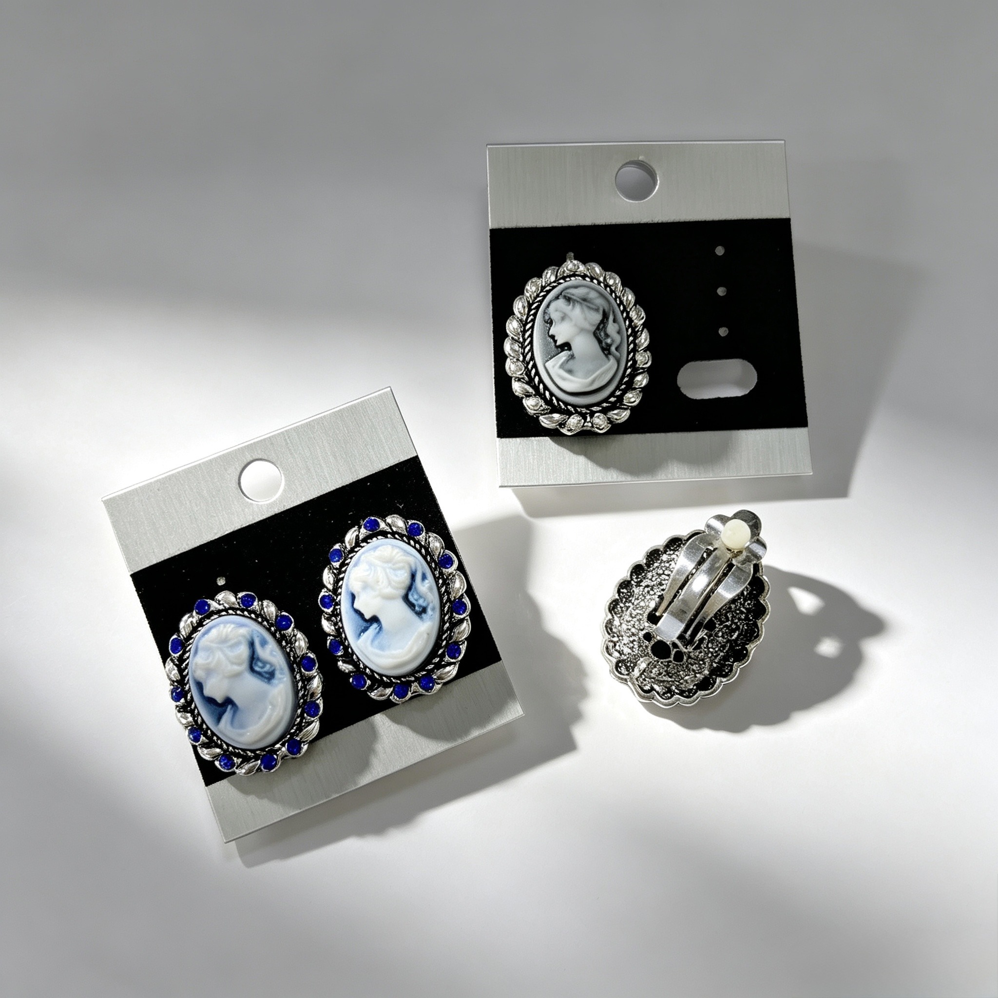 Wholesaler HANA BIJOUX - Clip-on earrings with cameo