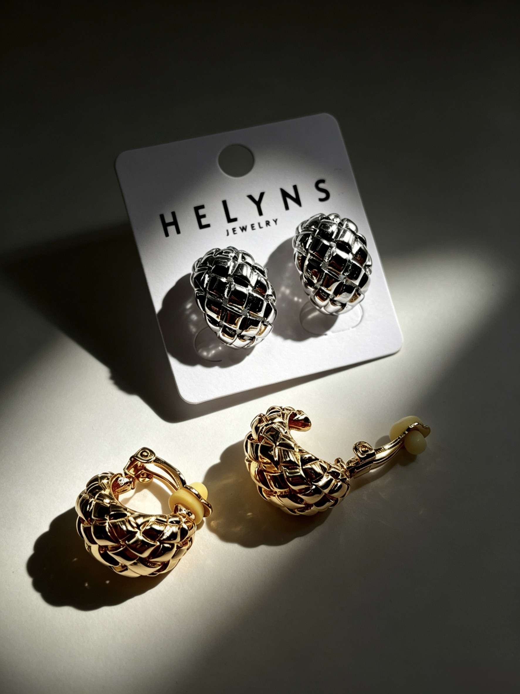Wholesaler HANA BIJOUX - Puffed clip-on earrings