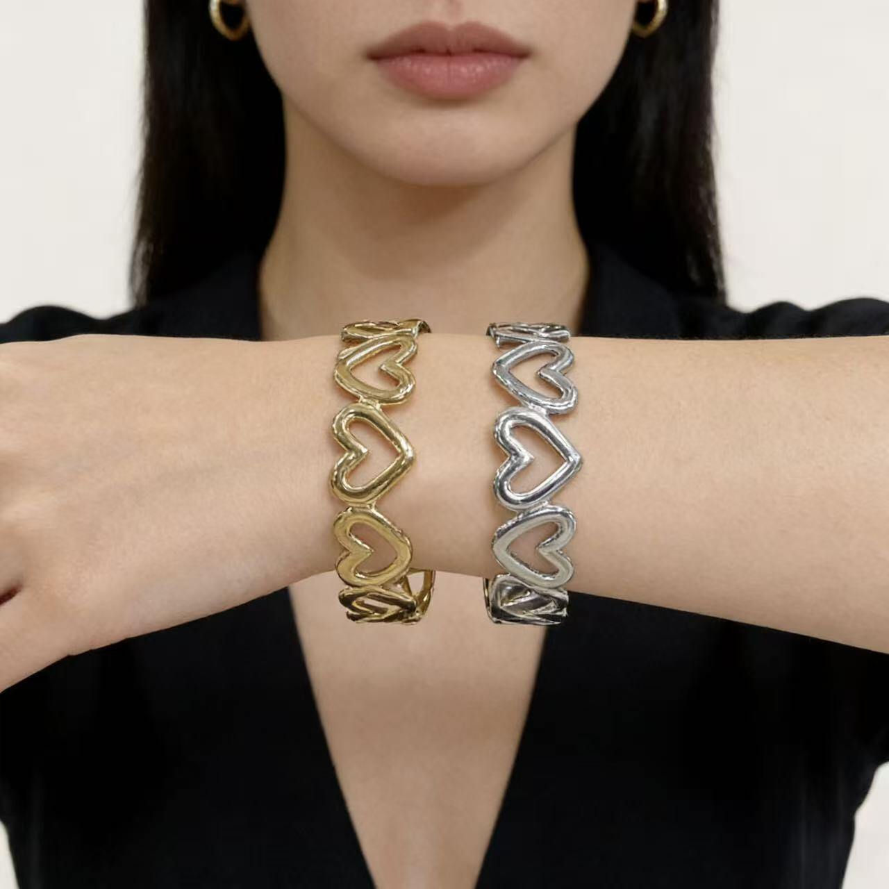 Wholesaler HANA BIJOUX - HEARTS BANGLE (ADJUSTABLE)