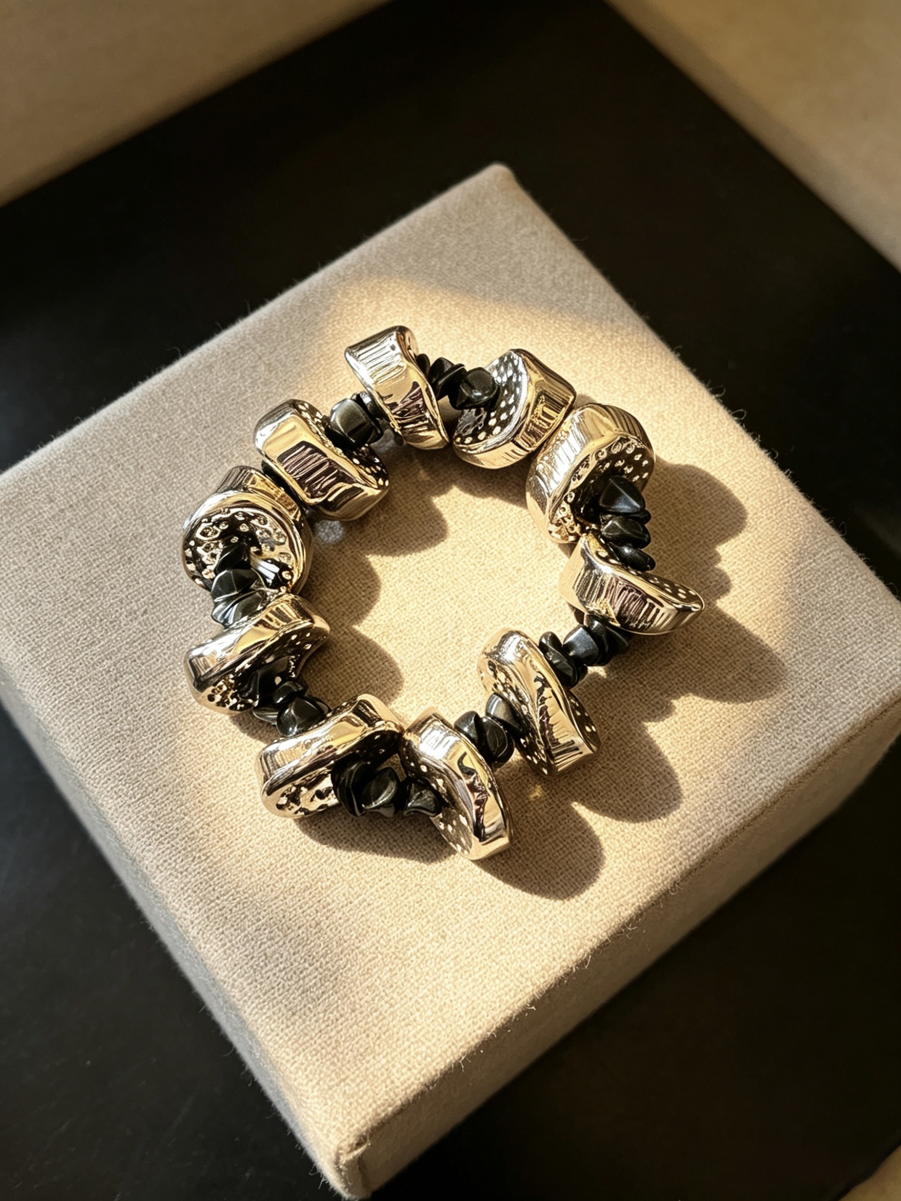 Mayorista HANA BIJOUX - Pulsera con módulos escultóricos intercalados
