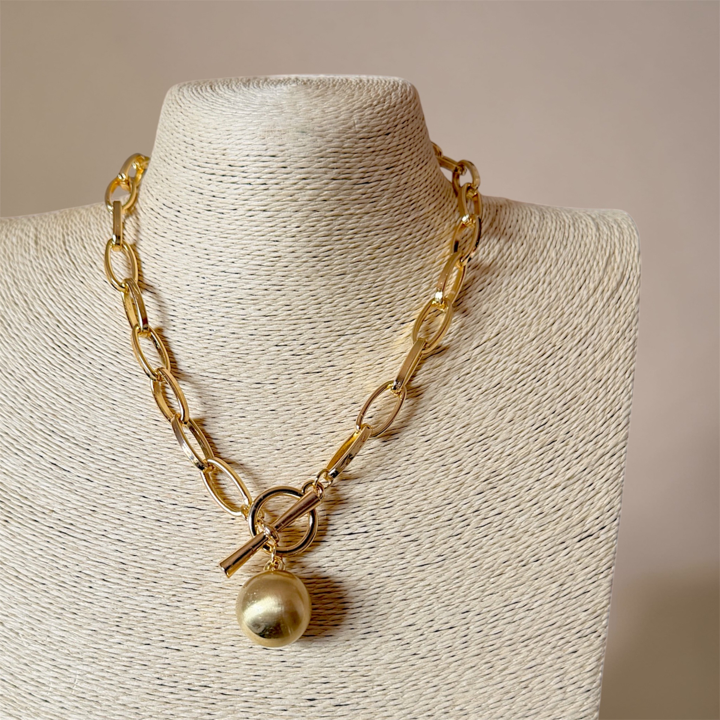 Wholesaler HANA BIJOUX - Chain necklace with toggle clasp.