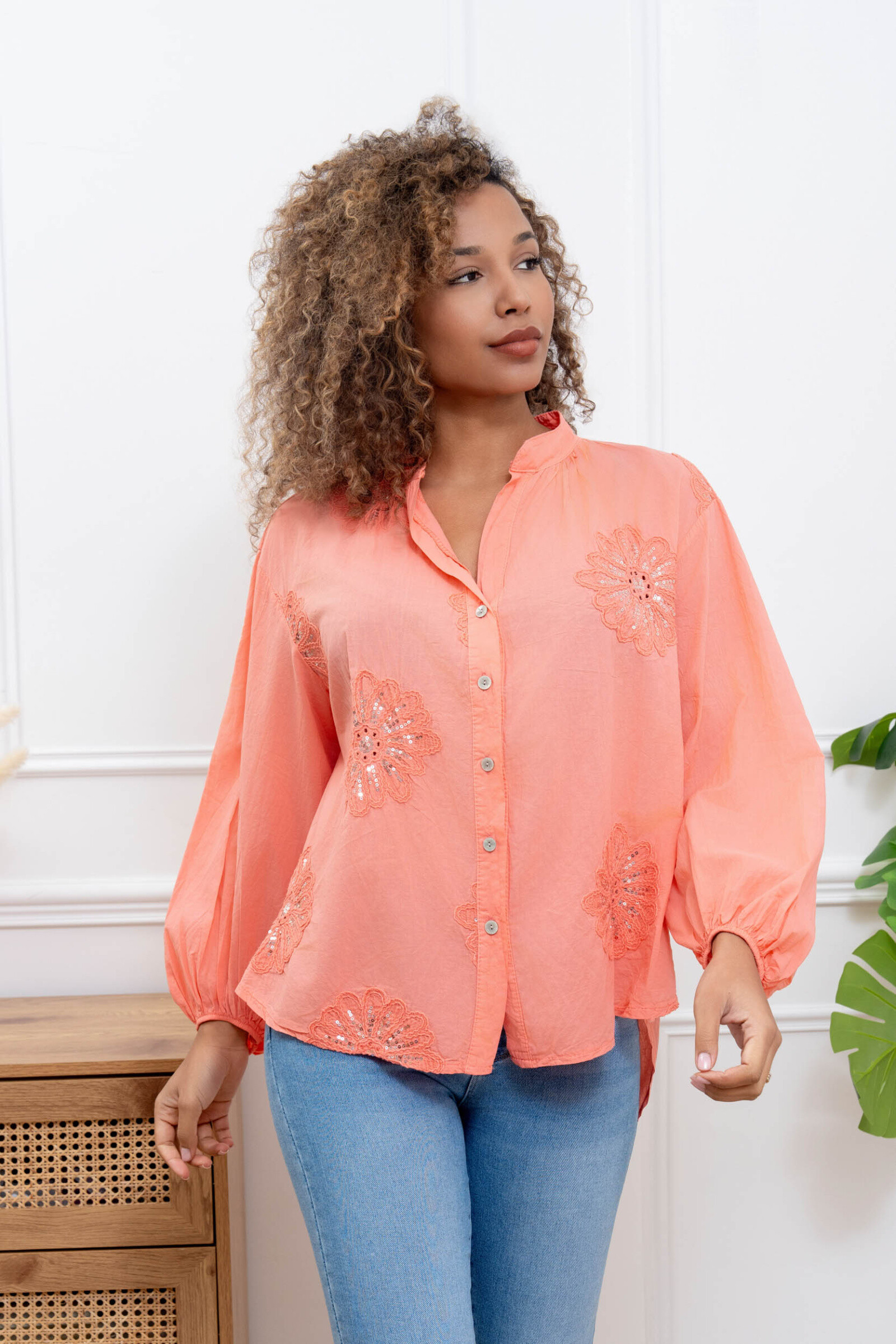Grossiste Happy Look - Chemisier  en voile de coton avec broderie et sequins