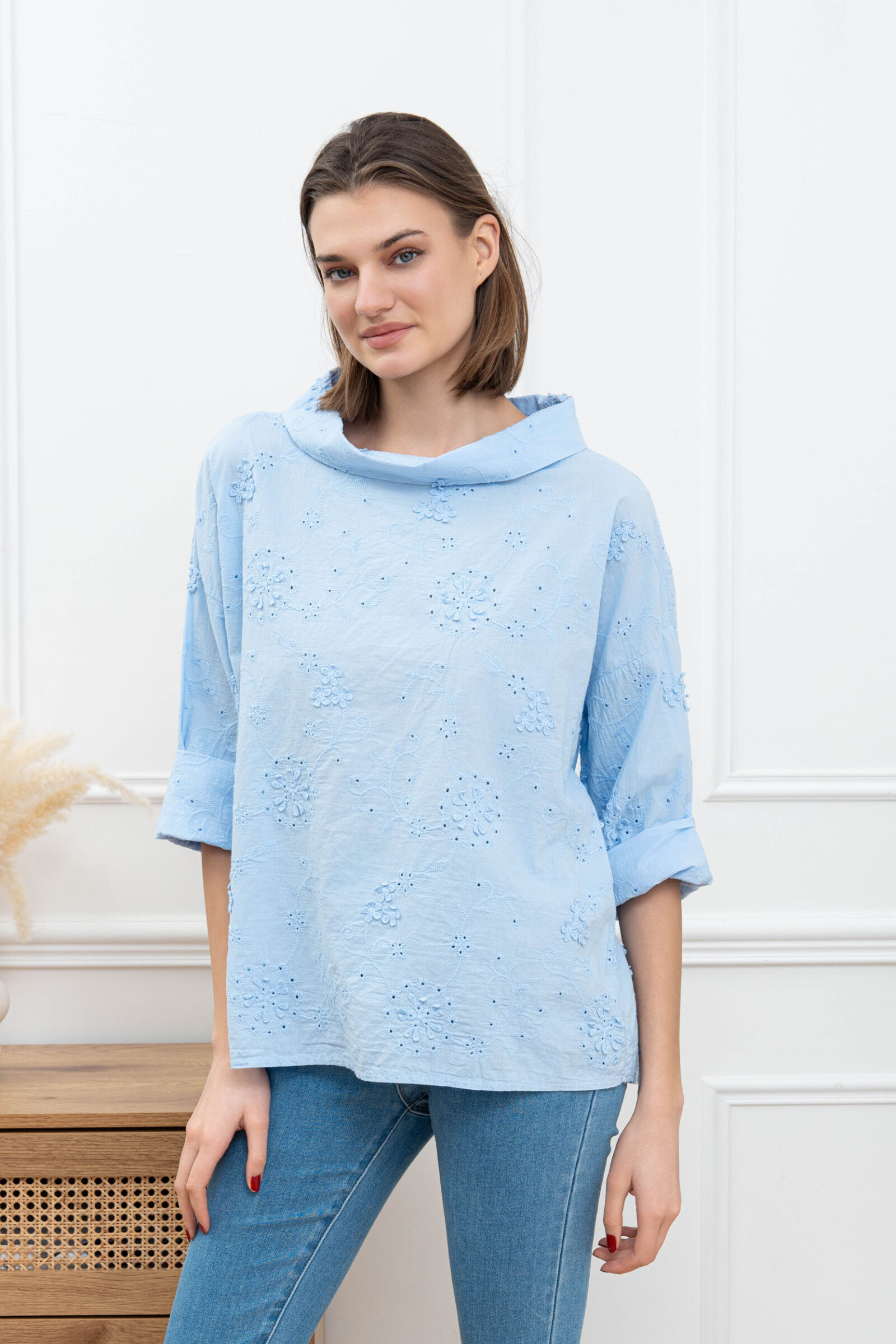 Grossiste Happy Look - Top en broderie anglaise 3D avec col bénitier