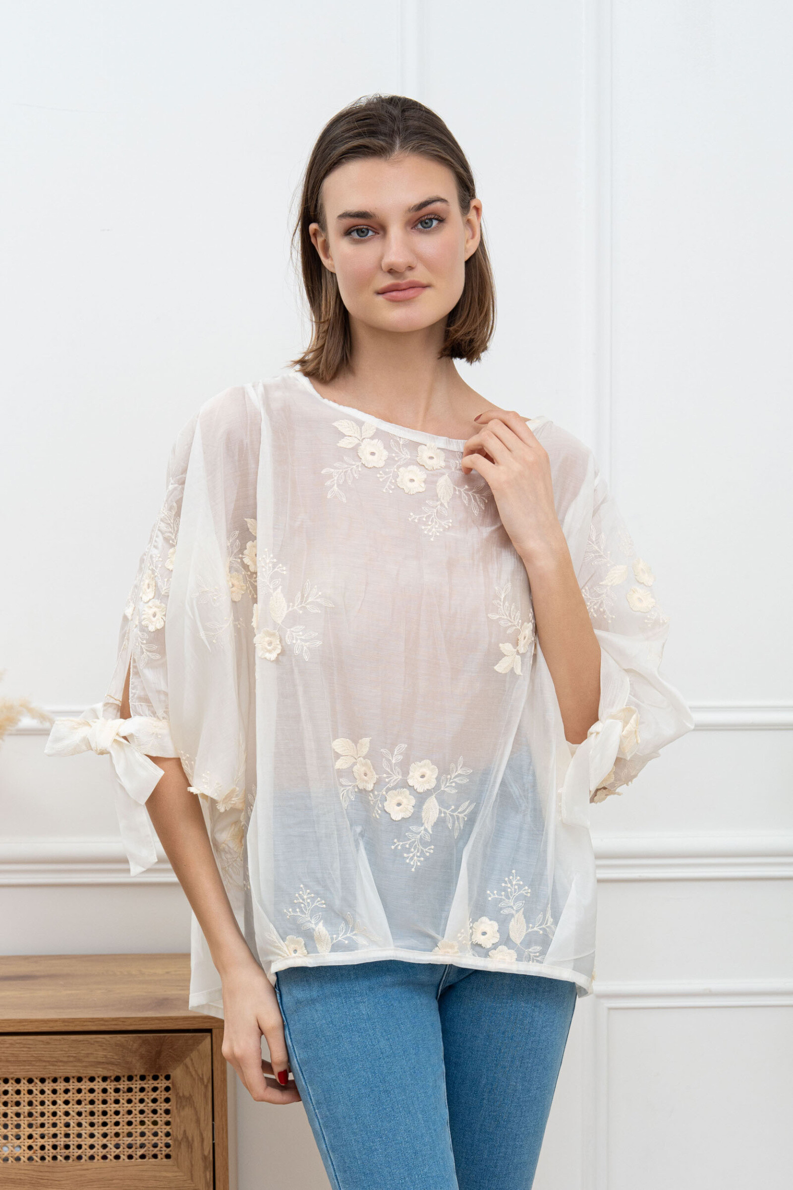 Grossiste Happy Look - Blouse semi-transparent avec broderie