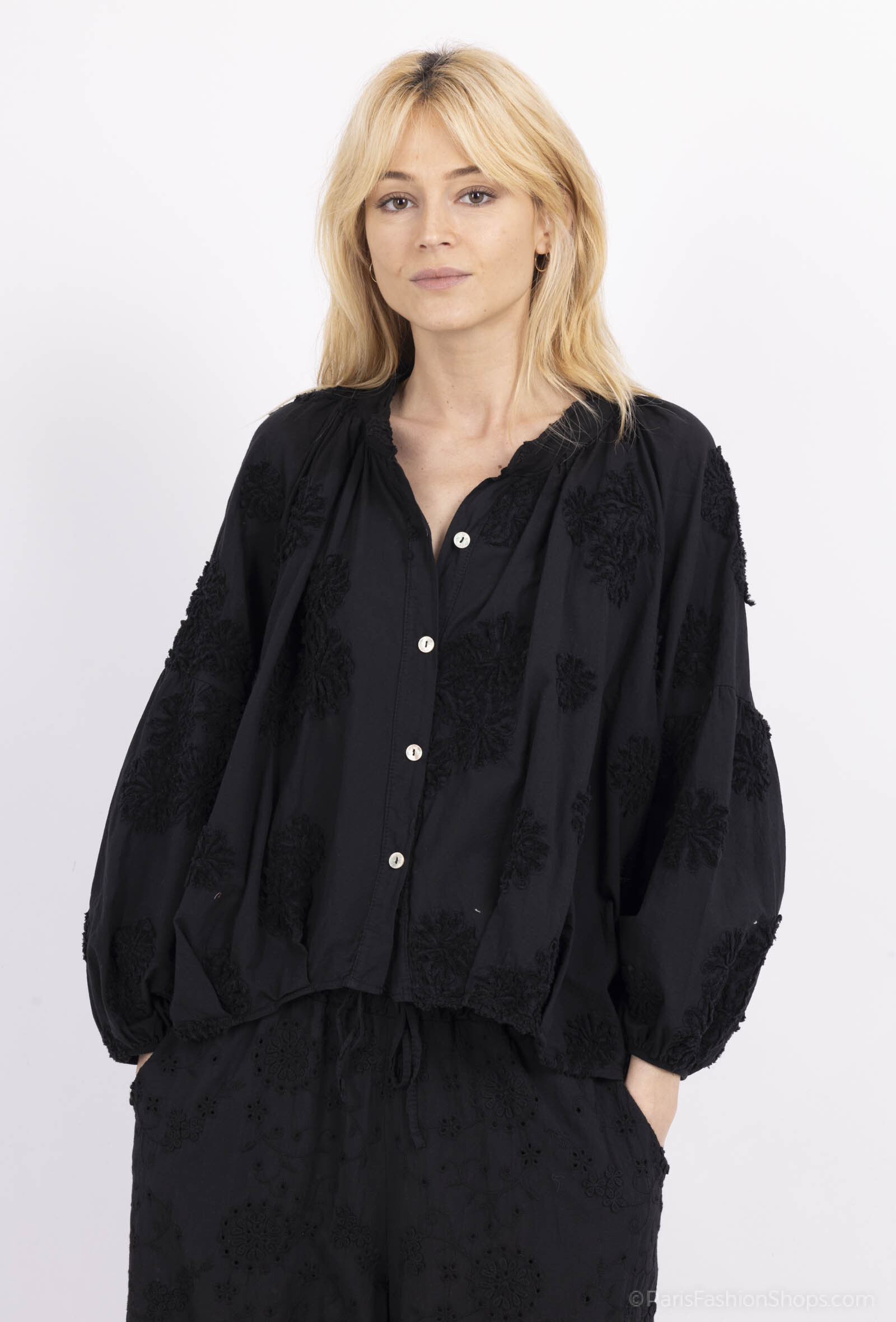 Grossiste Happy Look - Chemisier  en Voile de Coton avec Broderie Anglaise 3D – Manches Bouffantes
