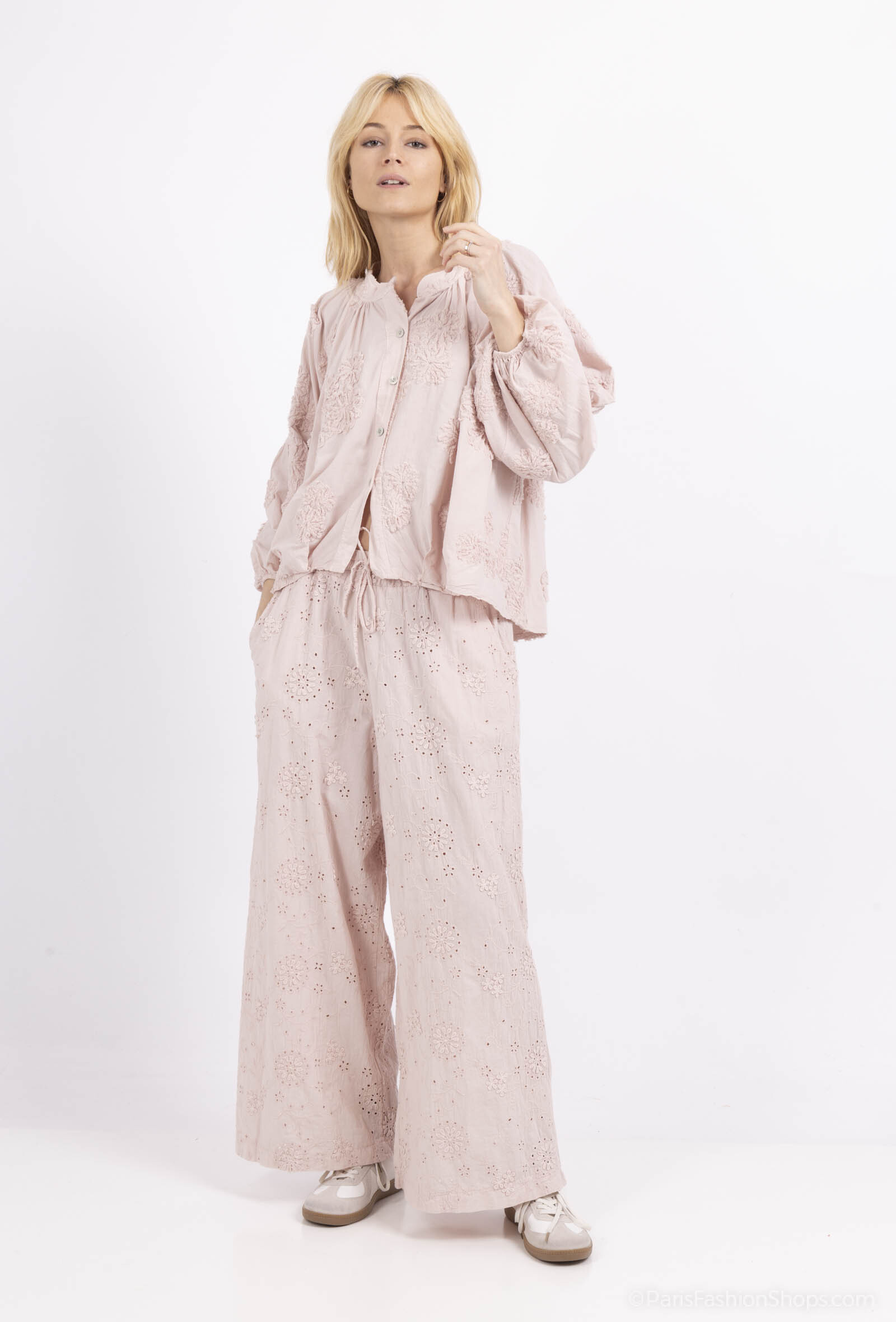Grossiste Happy Look - Chemisier  en Voile de Coton avec Broderie Anglaise 3D – Manches Bouffantes