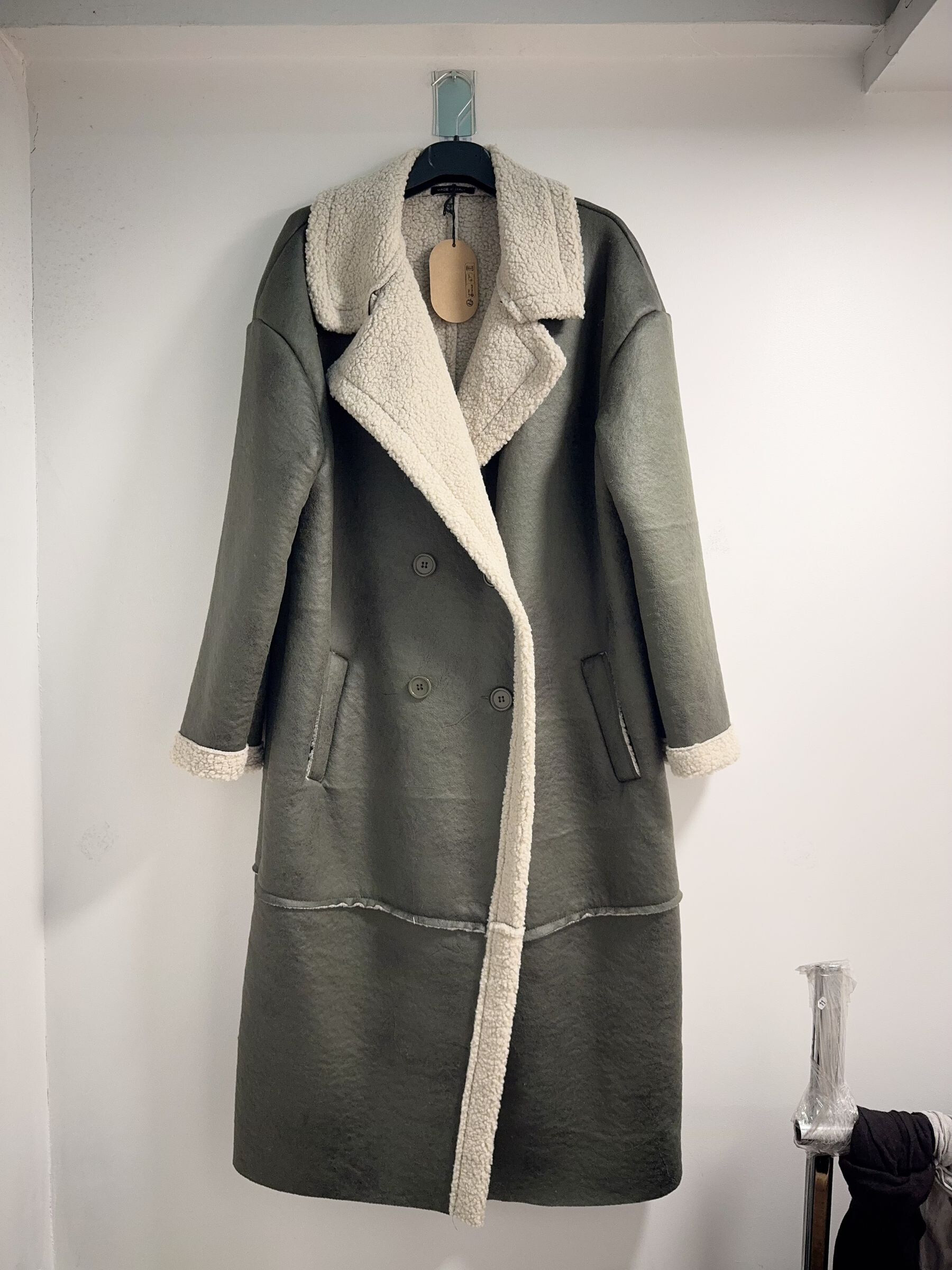 Grossiste Happy Look - Long manteau en faux cuir et sherpa