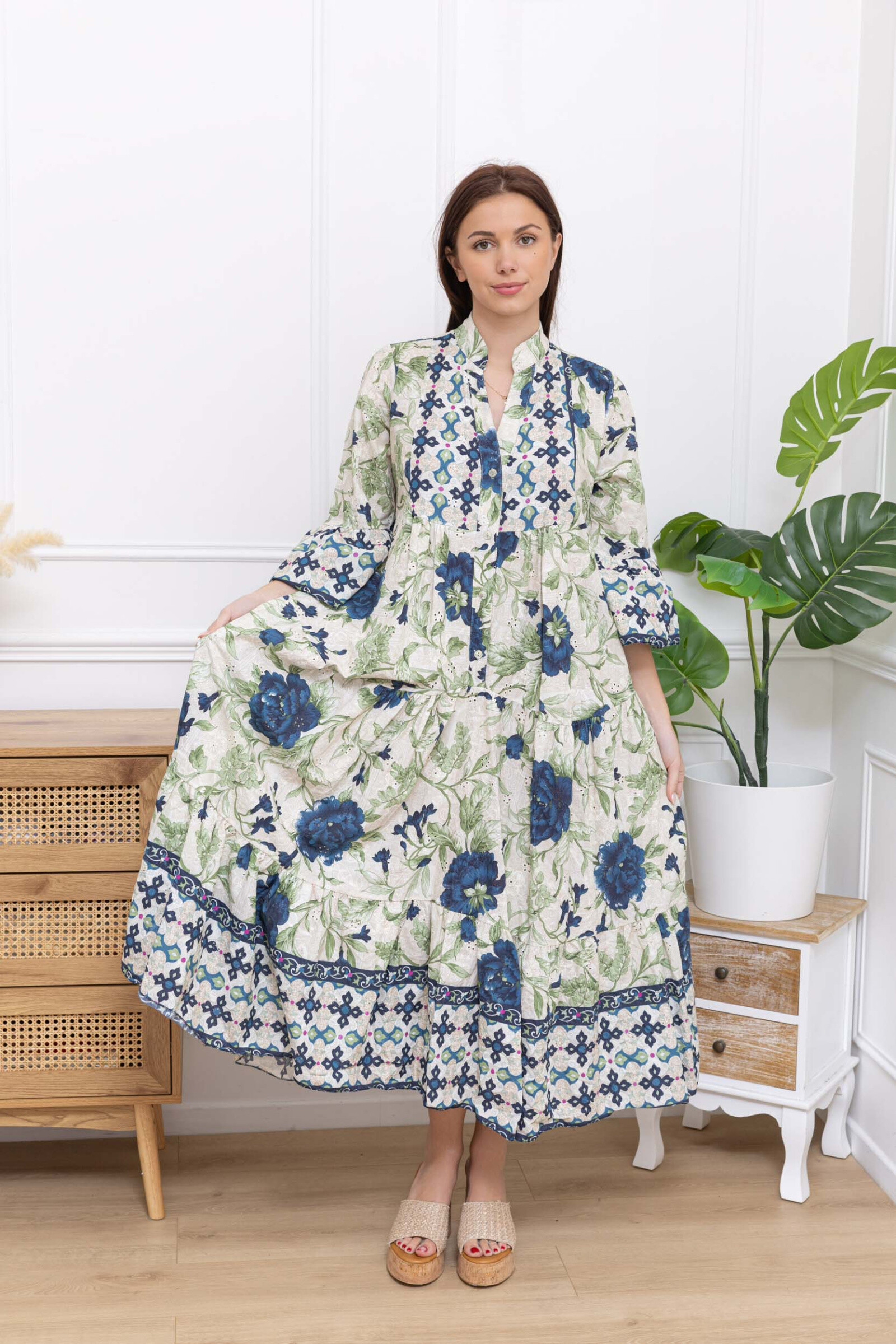 Grossiste Happy Look - Longue Robe à Volants en Broderie Anglaise Imprimée Fleurie