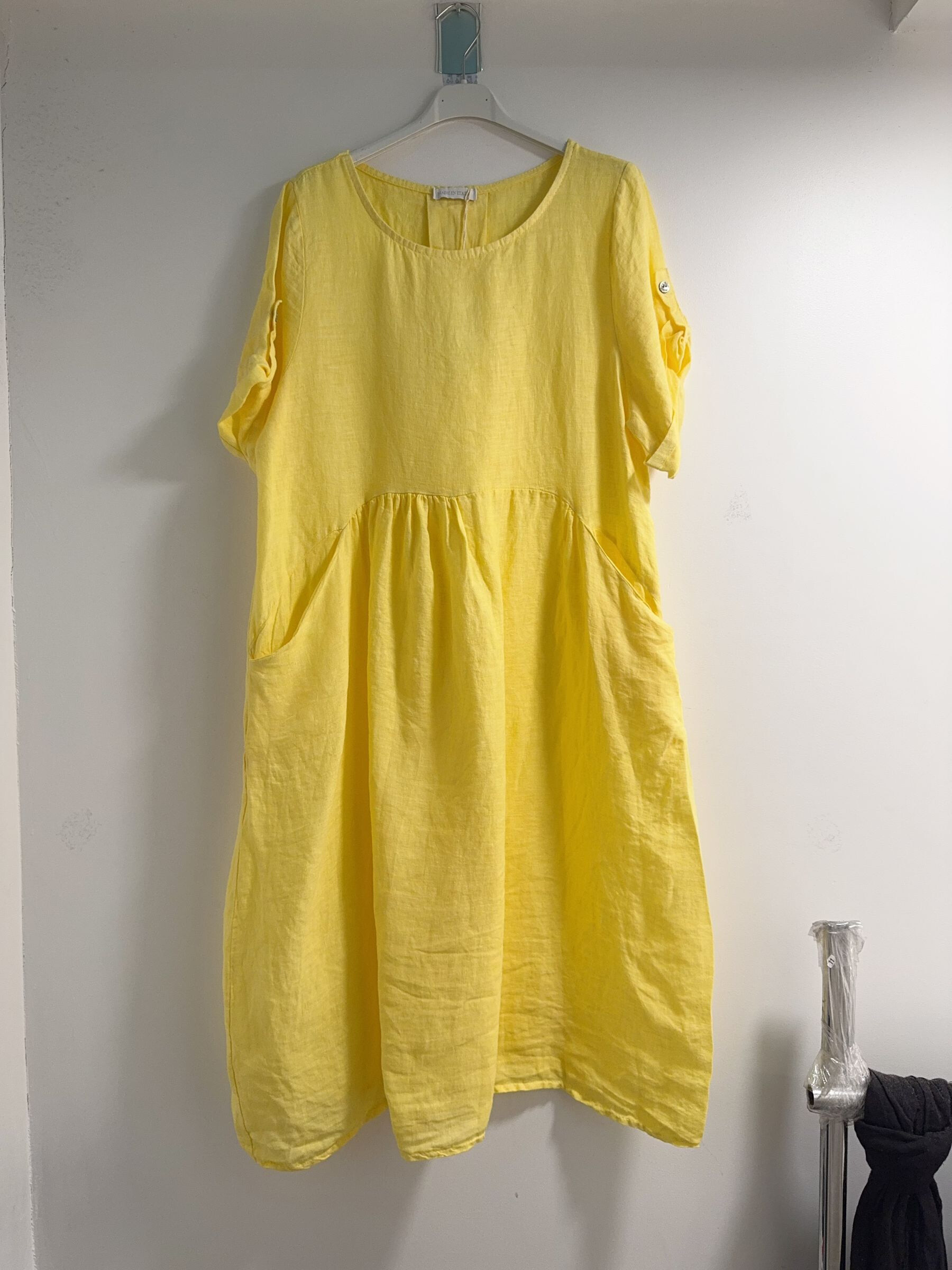 Großhändler Happy Look - Leinenkleid mit runden Hals - natürliche Eleganz und täglicher Komfort