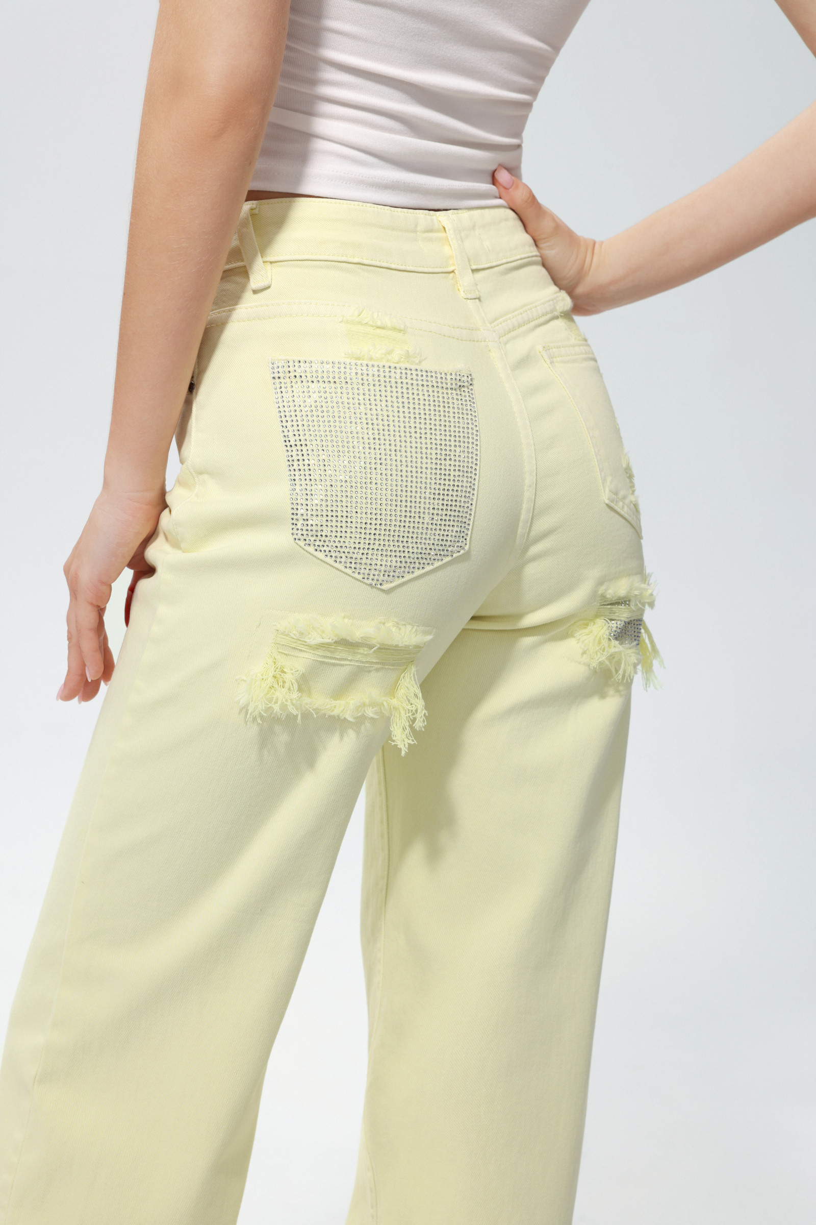 Grossiste HELLO MISS - Pantalon déchiré à l'arrière, avec strass