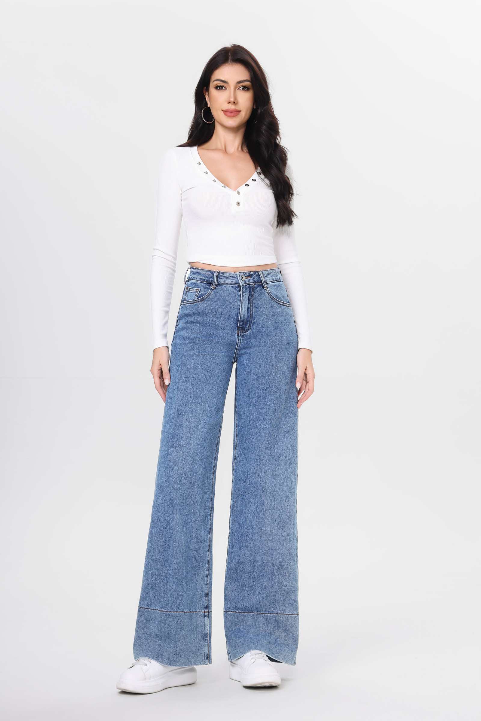 Wholesaler HELLO MISS - Relaxed fit wide leg jeans with wide hem