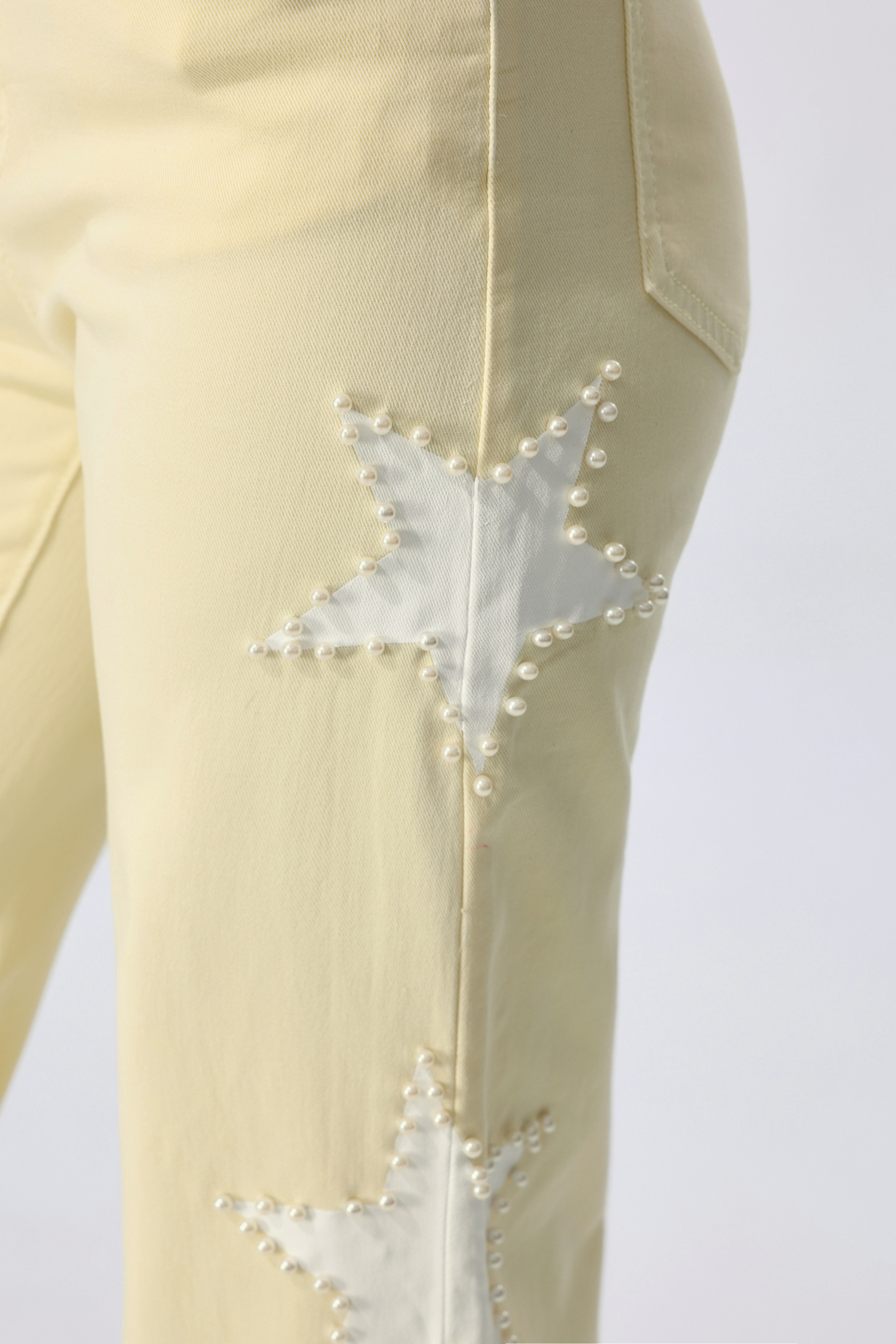 Grossiste HELLO MISS - Pantalon avec étoiles contouré de strass