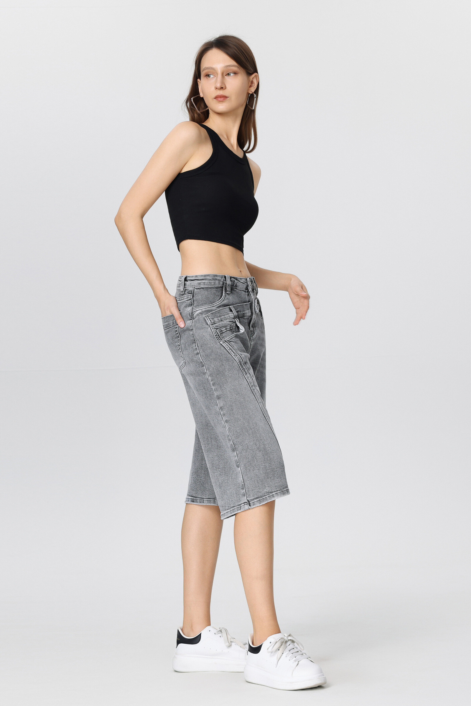 Grossiste HELLO MISS - Short bouton décalé