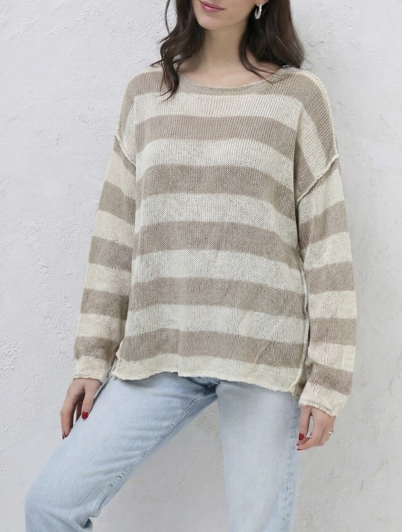 Grossiste HERYA - Pull en maille fine manches longues col bateau coutures extérieures apparentes sur les épaules et le long des bras