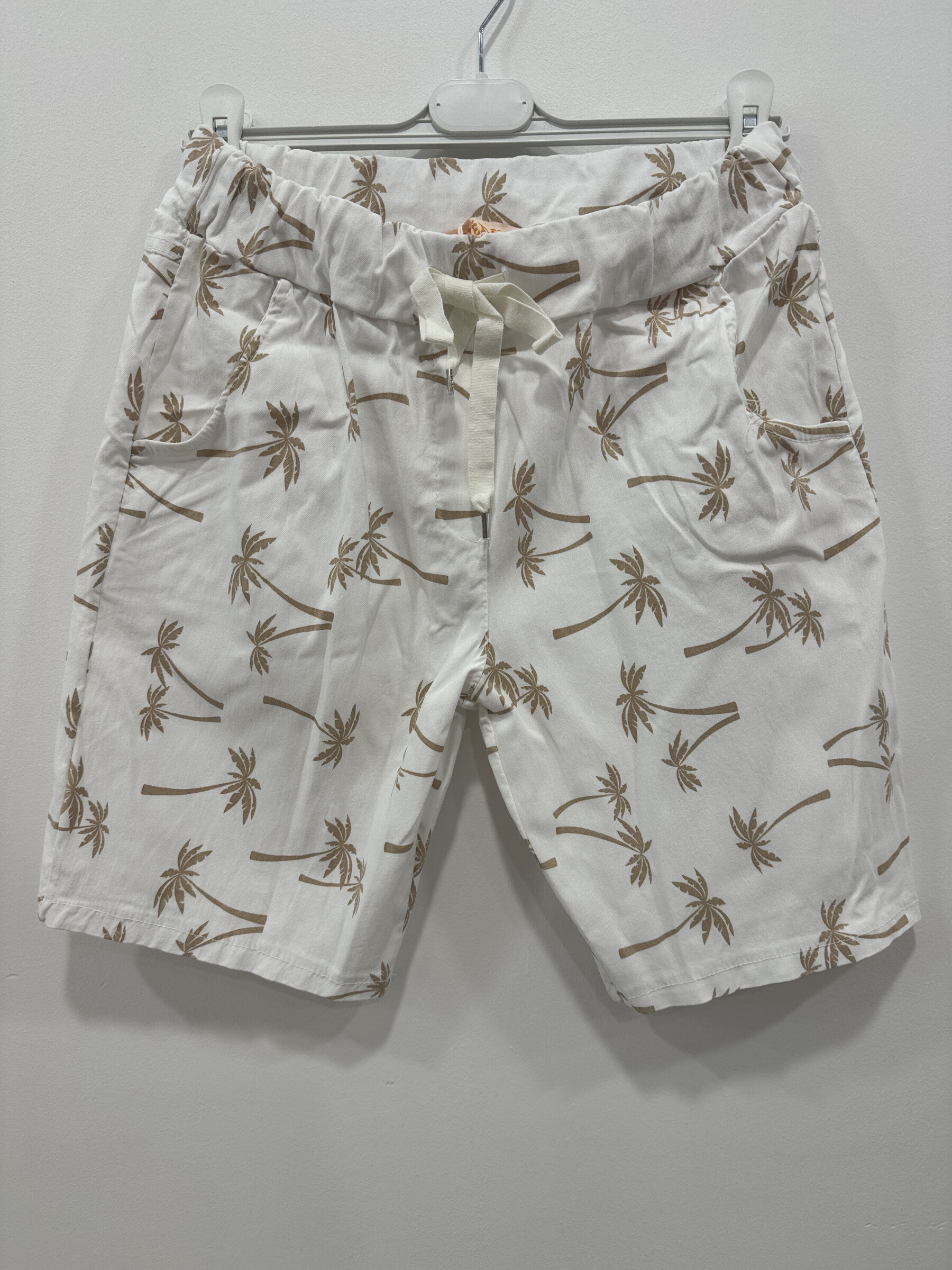 Grossista HÉRA - Bermuda Shorts Palm Pattern