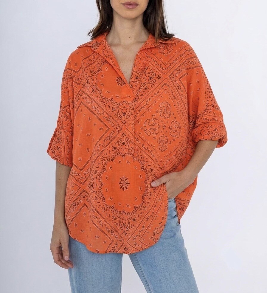Wholesaler HERYA - Flowy bohemian blouse with long sleeves, shirt collar, and Bandana Paisley print