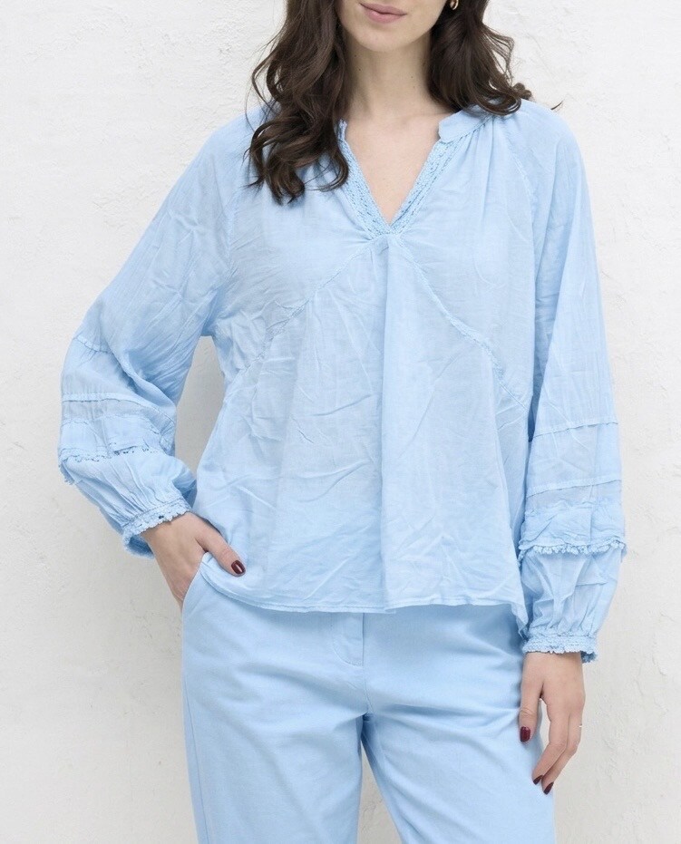 Wholesaler HERYA - Blouse with embroidered collar and sleeves