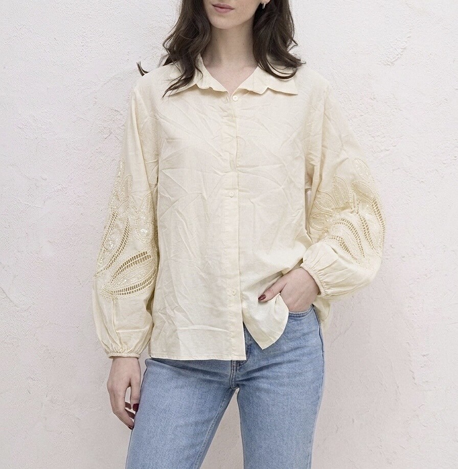 Wholesaler HERYA - Embroidered Sleeve Shirt