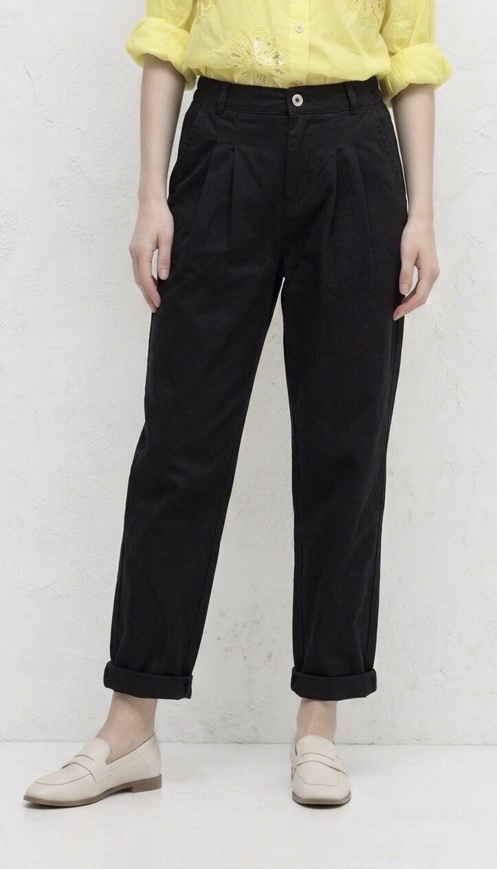 Grossiste HERYA - Pantalon carotte taille haute fermeture par bouton et zip élastiqué au dos doubles plis à pinces à l'avant
