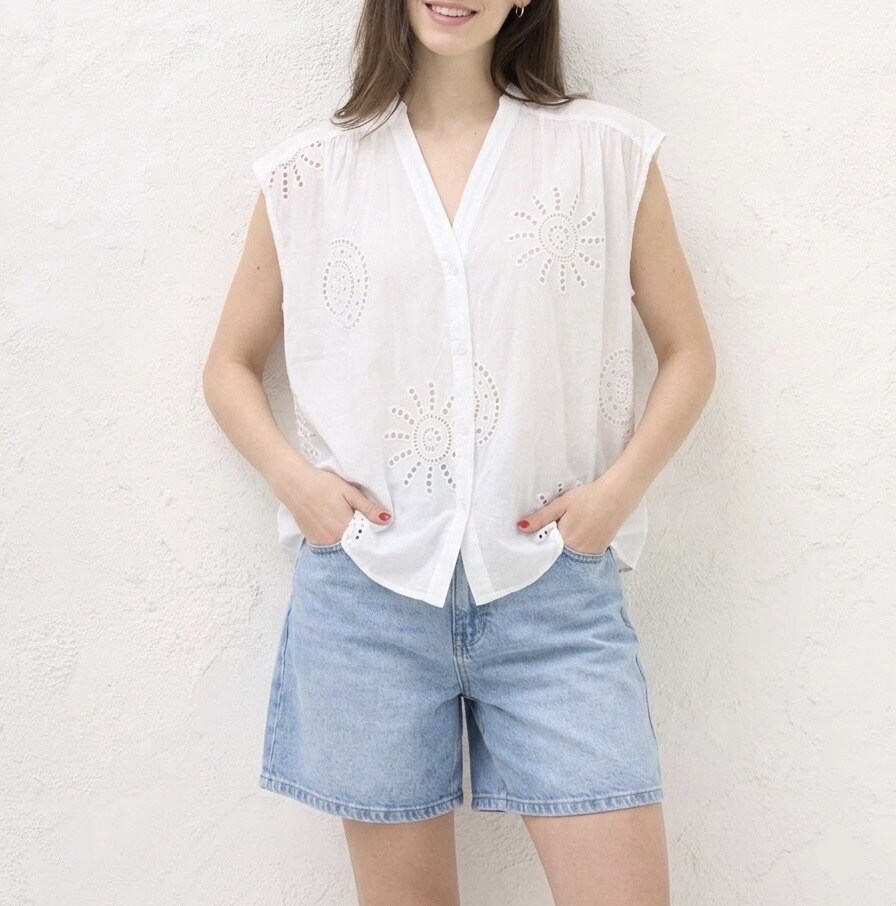 Wholesaler HERYA - SHELL EMBROIDERY BLOUSE TOP