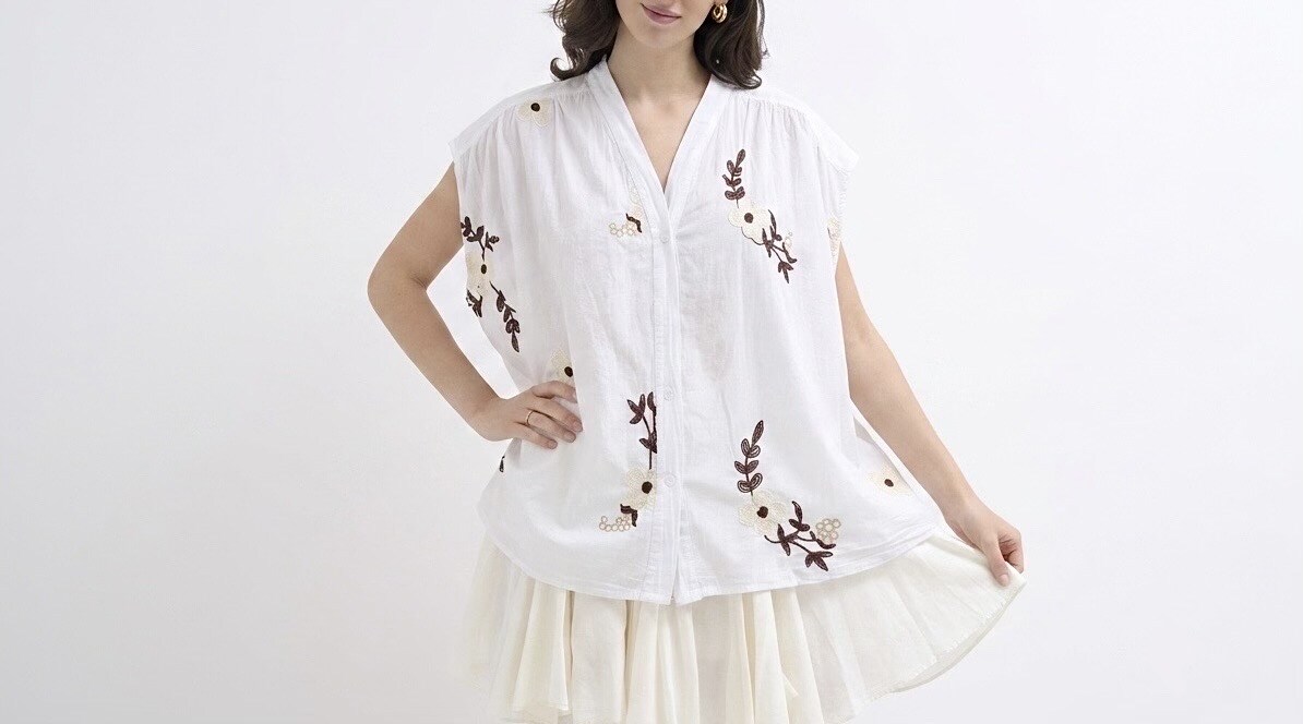 Wholesaler HERYA - SLEEVELESS BLOUSE WITH EMBROIDERED FLOWERS