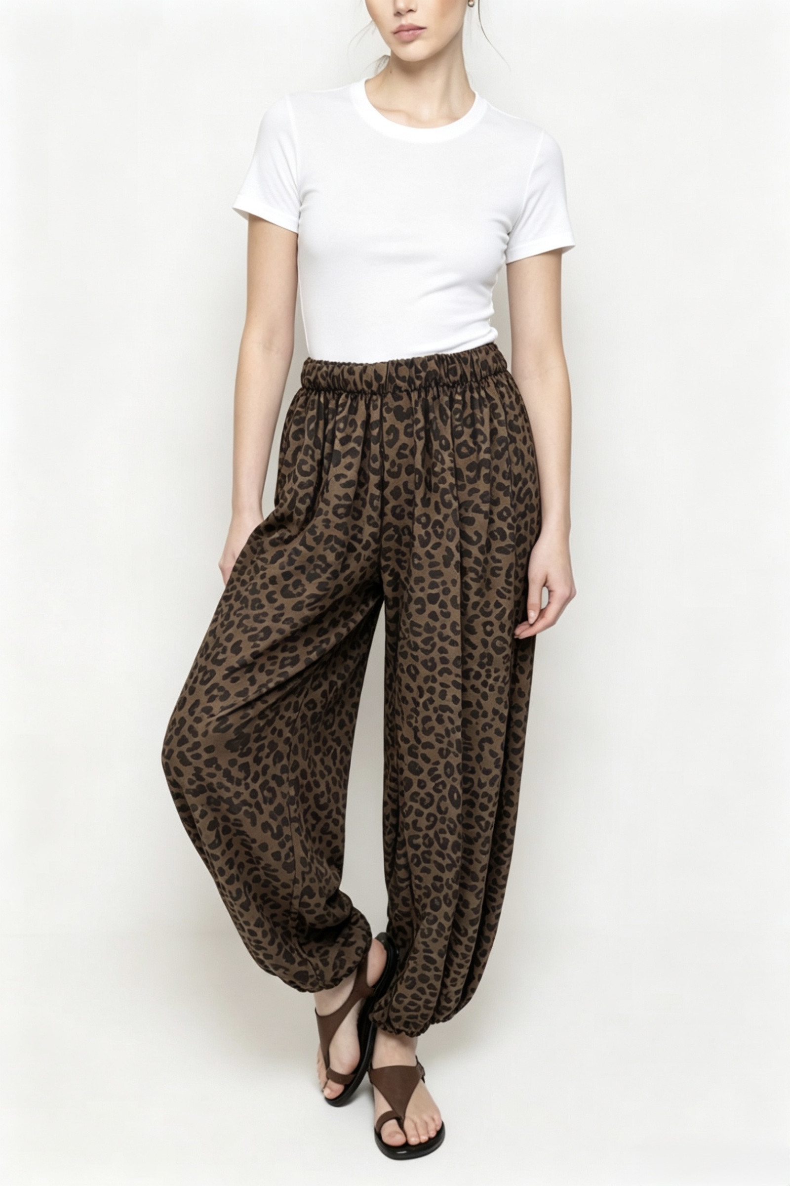 Wholesaler HF Fashion - Leopard print pants with elastic waistband and elastic cuffed hem