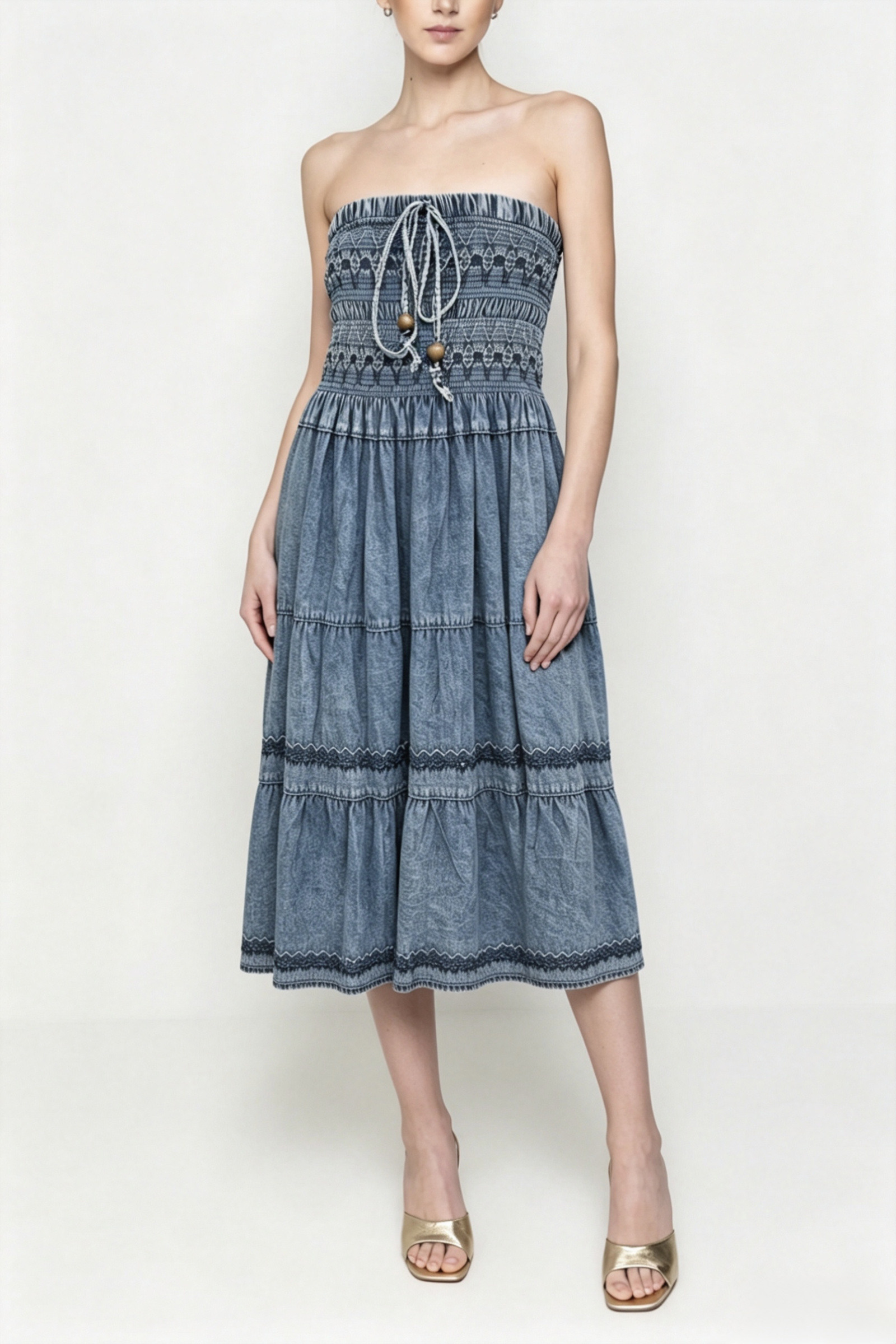 Mayorista HF Fashion - Vestido bandeau elástico bordado en denim ligero